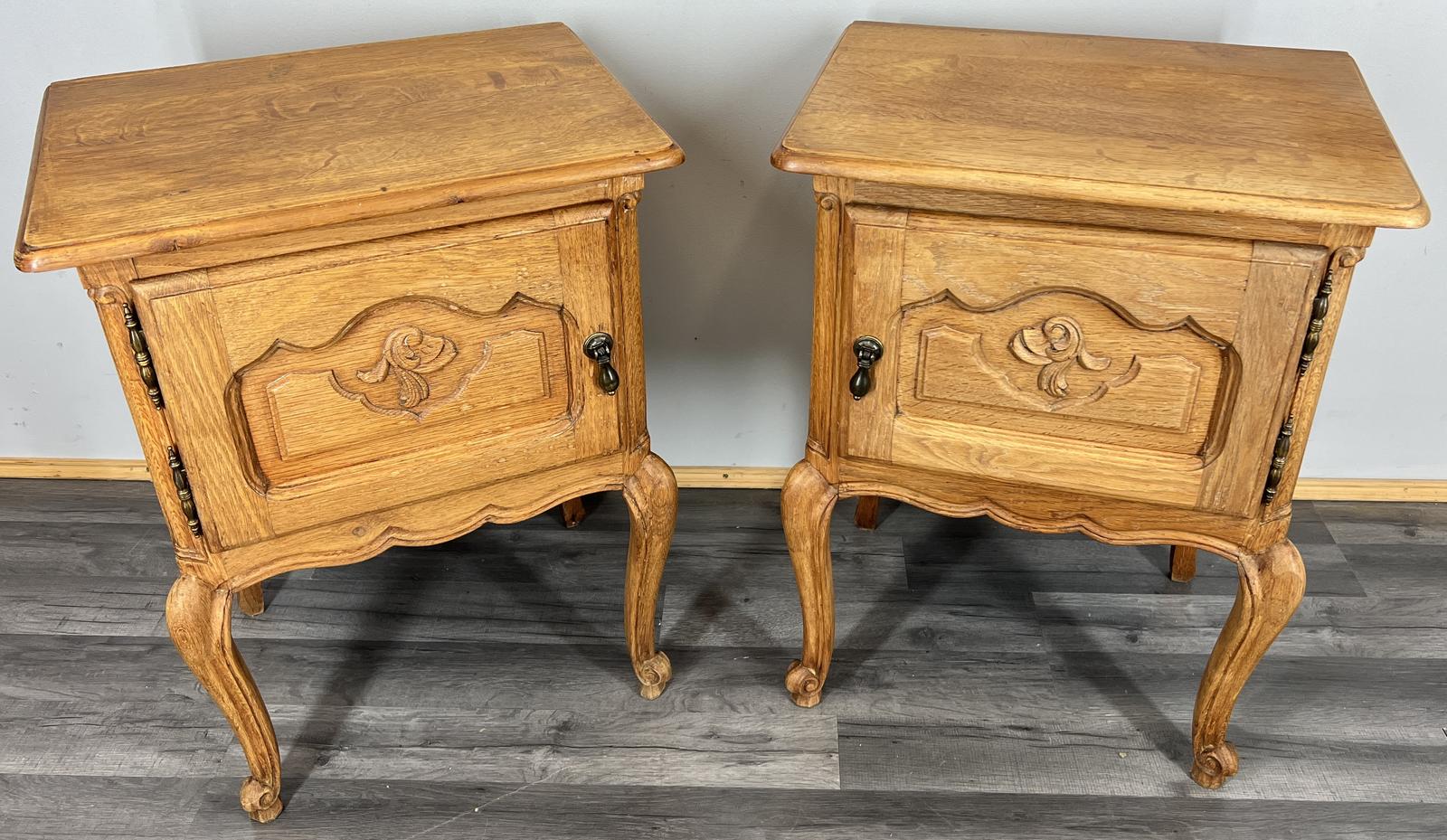 Pair of Vintage French Style Oak Bedside Tables Nightstands Cabinets (1 of 10)