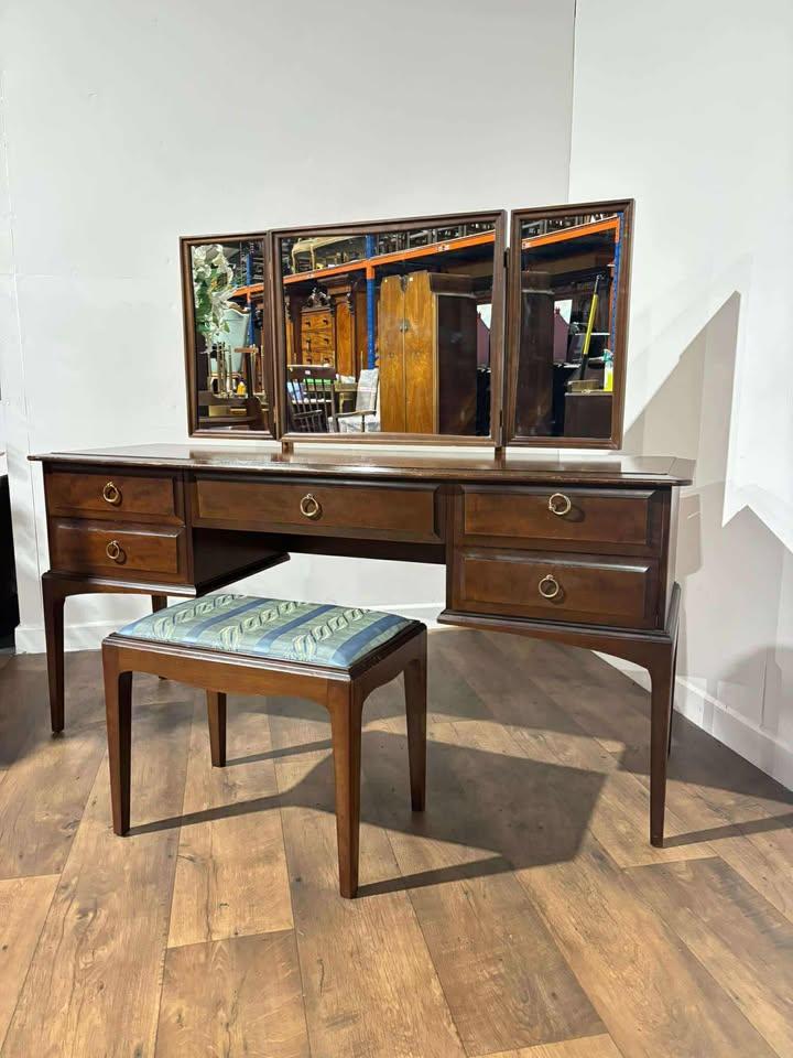 Stag Mahogany Dressing Table (1 of 16)