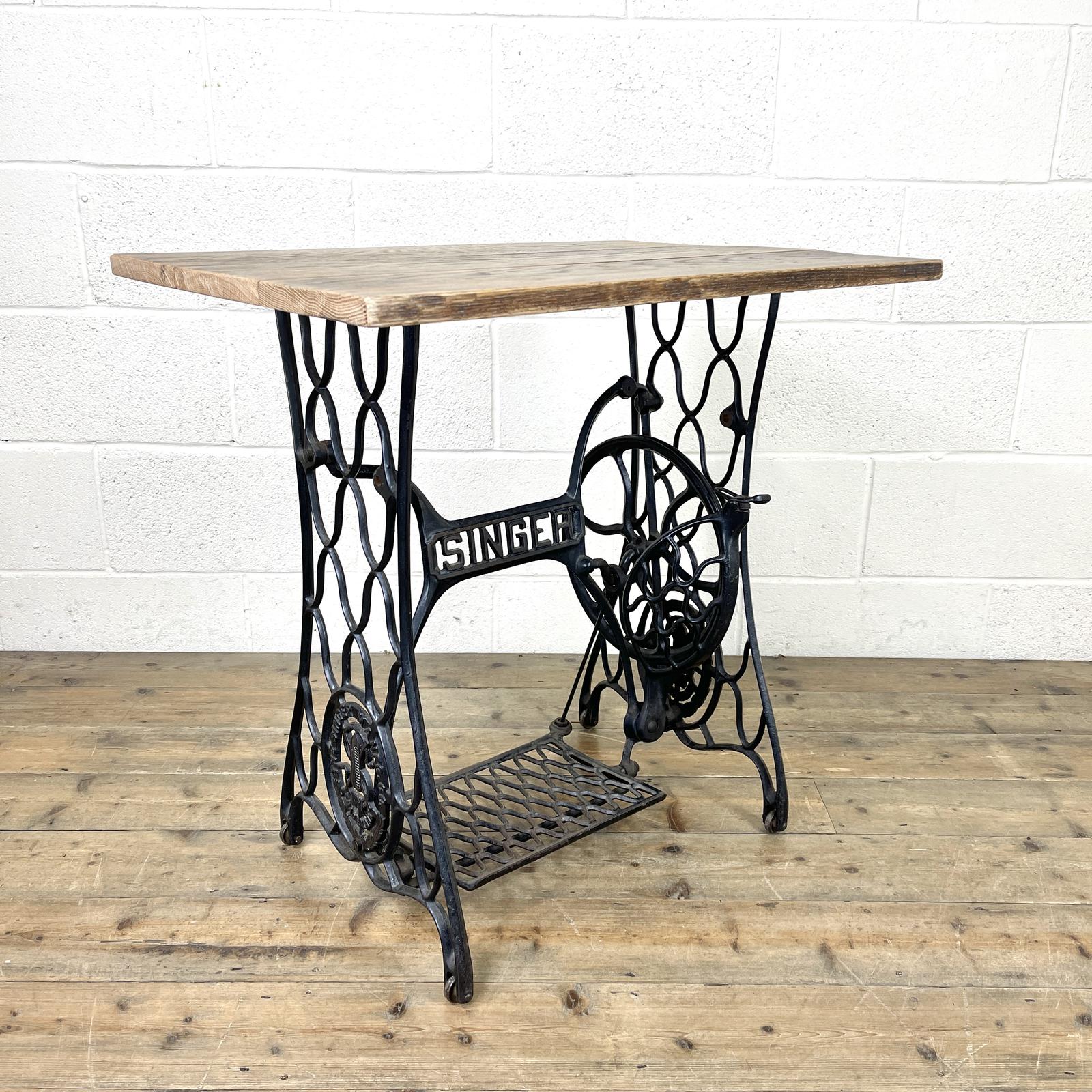 Vintage Singer Sewing Machine Table (1 of 8) Vintage Singer Sewing Machine Table (1 of 8)