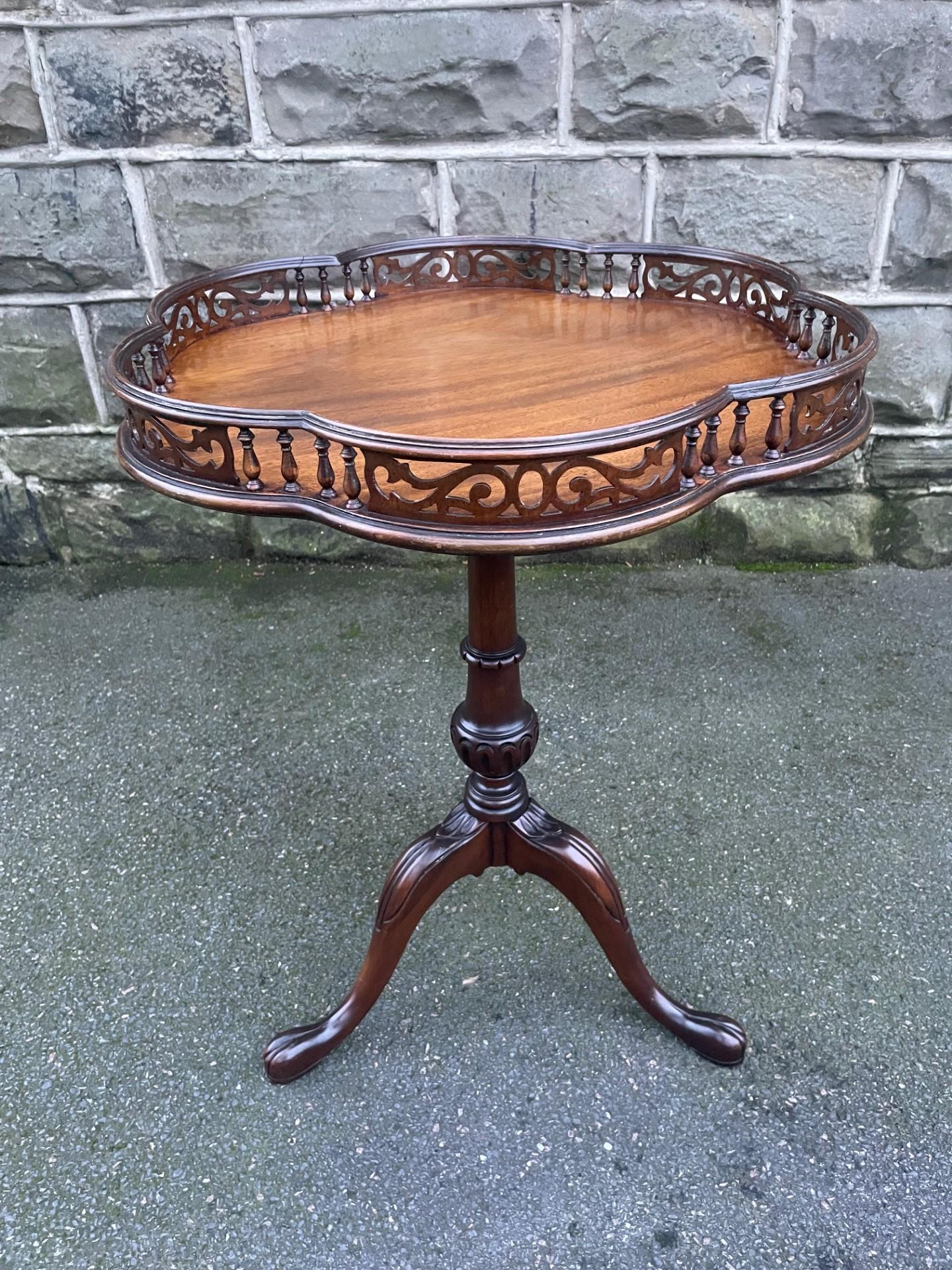 Quality Mahogany Gallery Top Wine Table (1 of 7) Quality Mahogany Gallery Top Wine Table (1 of 7)