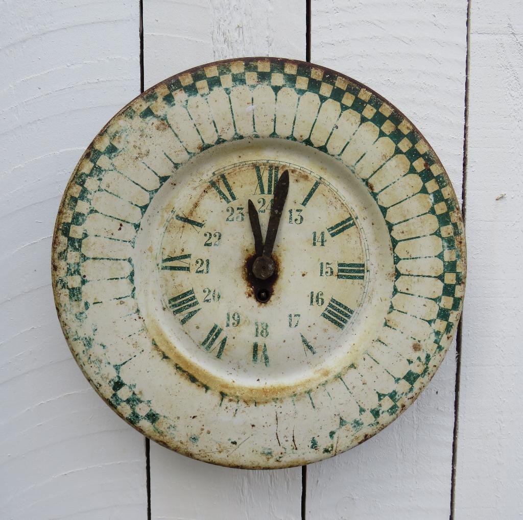 Antique French Tole Ware Clock (1 of 7)