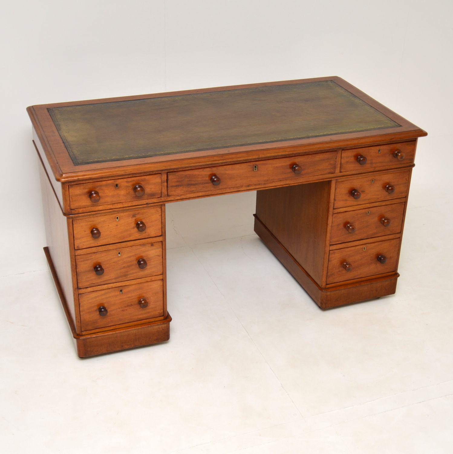 Antique Victorian Mahogany Leather Top Pedestal Desk (1 of 11) Antique Victorian Mahogany Leather Top Pedestal Desk (1 of 11)