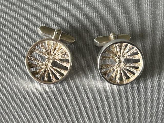 Vintage Pair of Brutalist Silver Cuff Links (1 of 6)