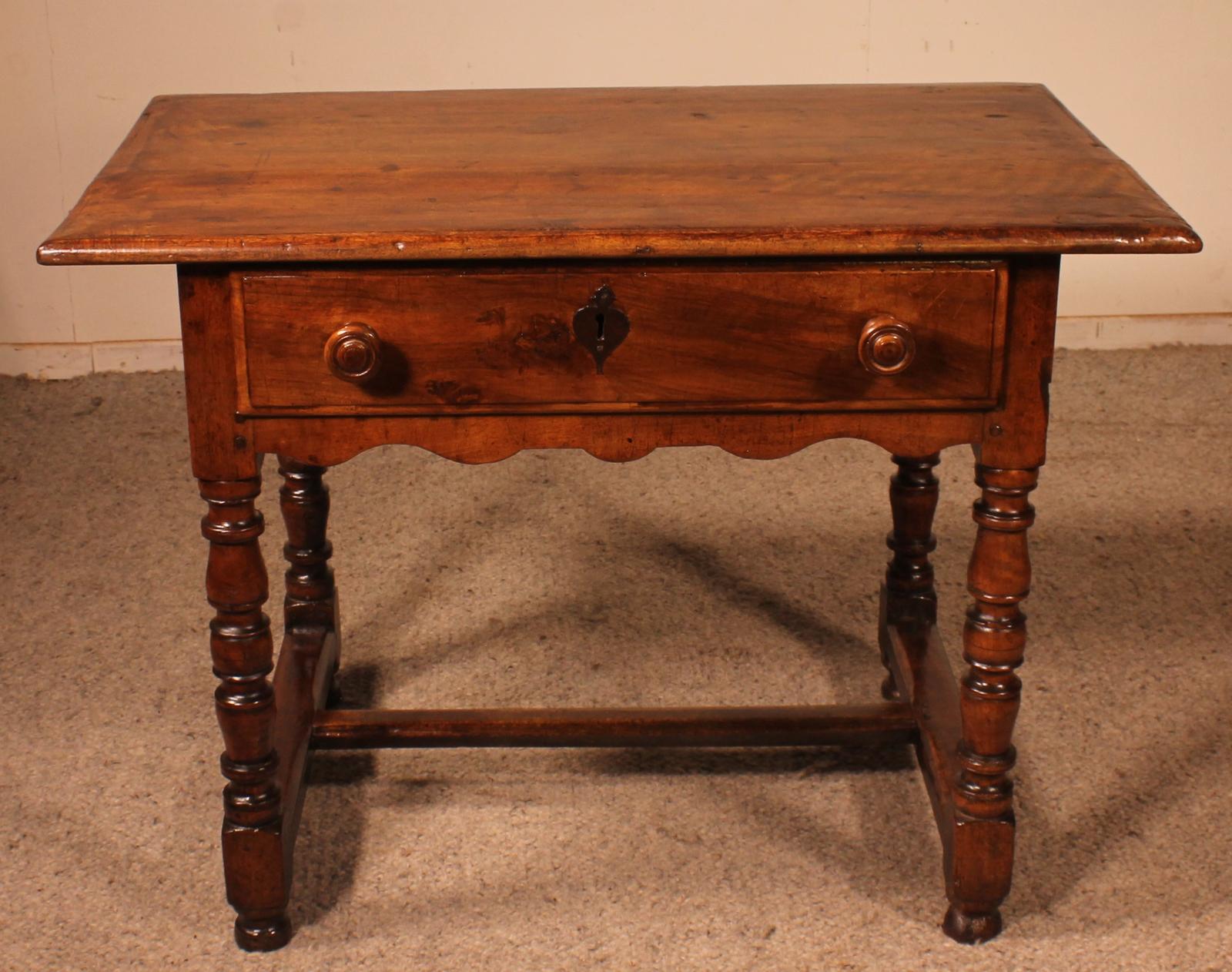 Louis XIII Table in Walnut  - 17th Century (1 of 11)