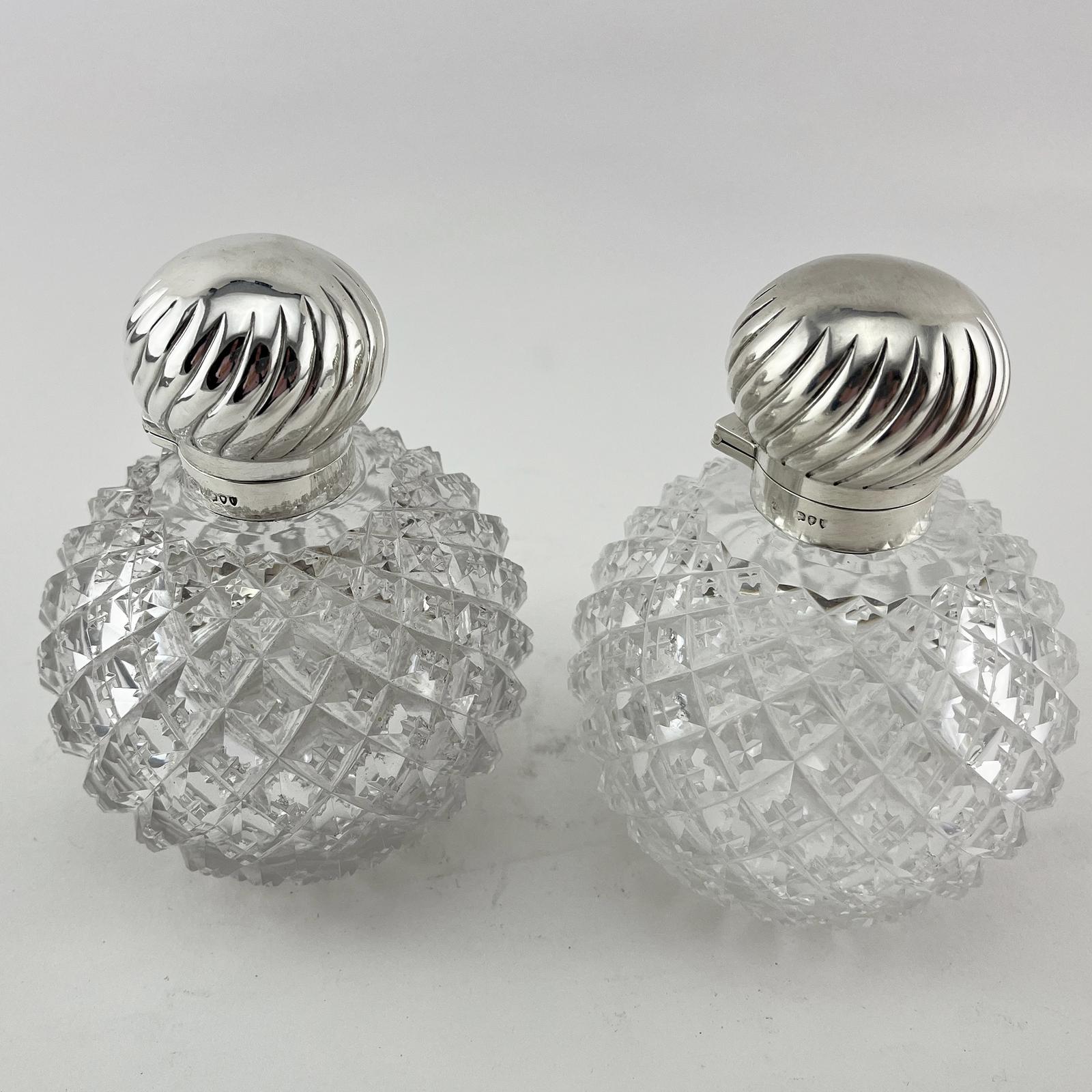Beautiful Pair of Victorian Sterling Silver Perfume Bottles (1 of 6) Beautiful Pair of Victorian Sterling Silver Perfume Bottles (1 of 6)