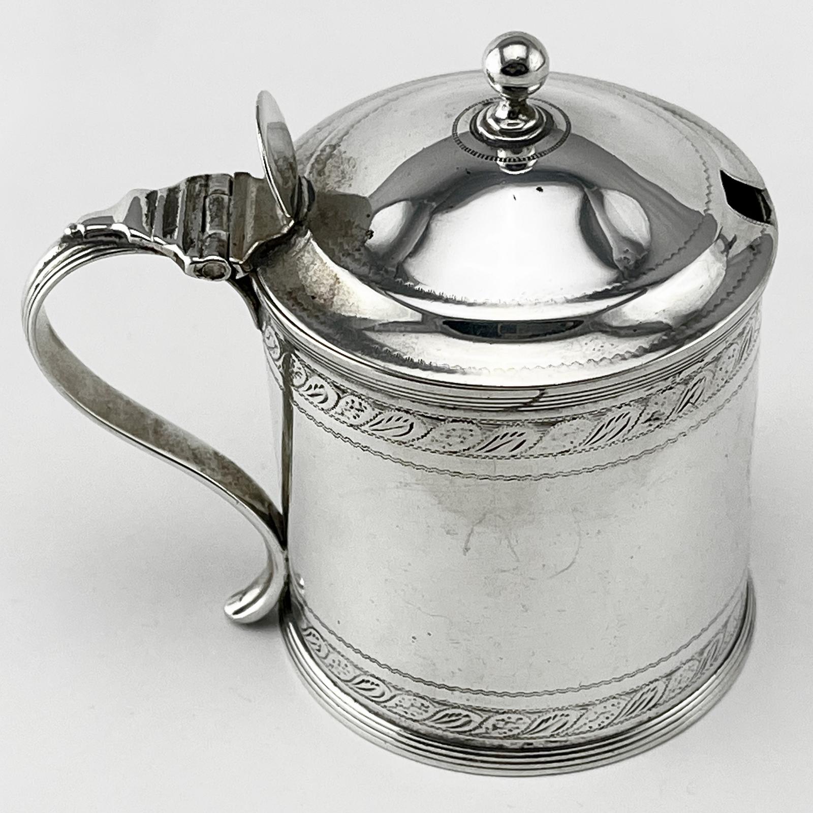 Georgian Sterling Silver Drum Shaped Mustard Pot (1 of 6)