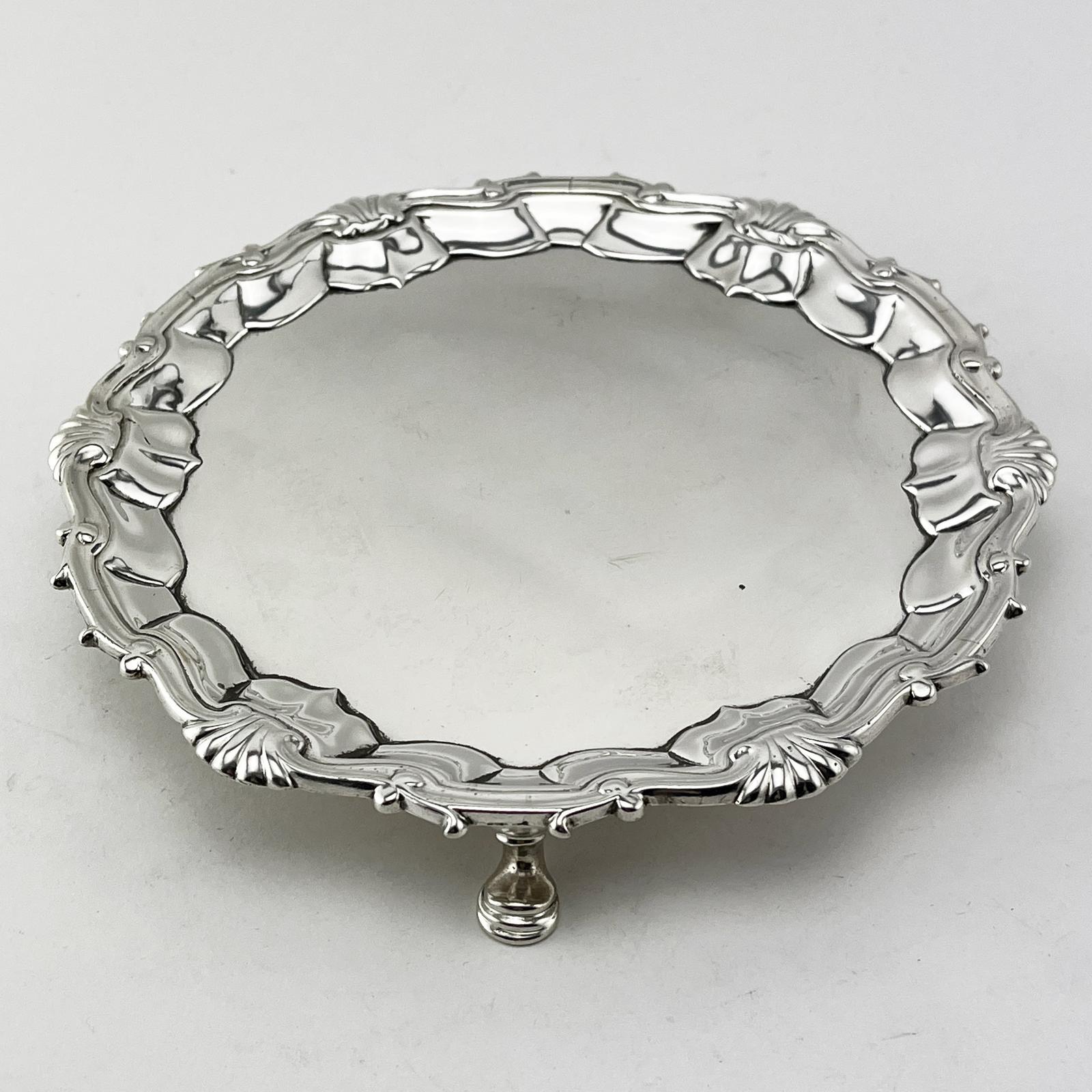 George II Sterling Silver Salver with Shell & Scroll Border (1 of 8) George II Sterling Silver Salver with Shell & Scroll Border (1 of 8)