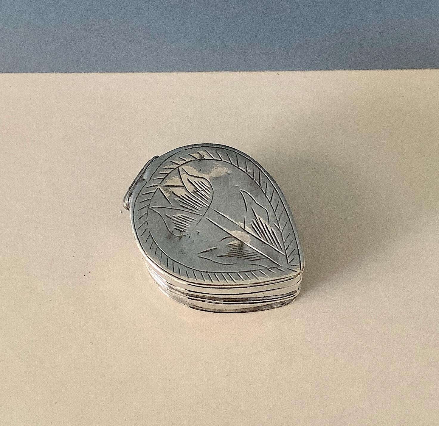 Antique Silver William III Teardrop Nutmeg Grater (1 of 10)