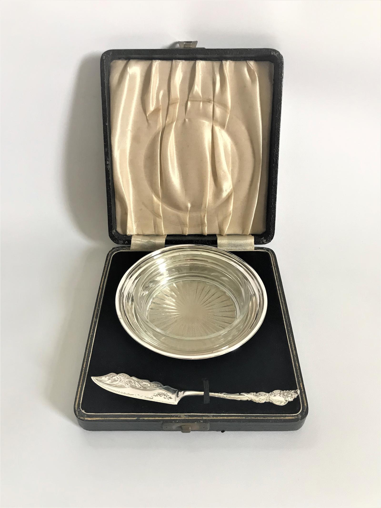 Lovely Boxed Silver Butter Dish with Knife (1 of 7) Lovely Boxed Silver Butter Dish with Knife (1 of 7)
