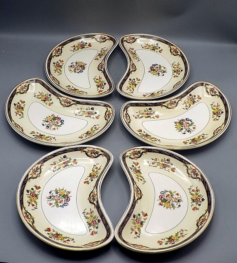 Set of 6 1930's Kidney Shape Dishes by Johnson Bros - Pareek Pattern (1 of 6) Set of 6 1930's Kidney Shape Dishes by Johnson Bros - Pareek Pattern (1 of 6)