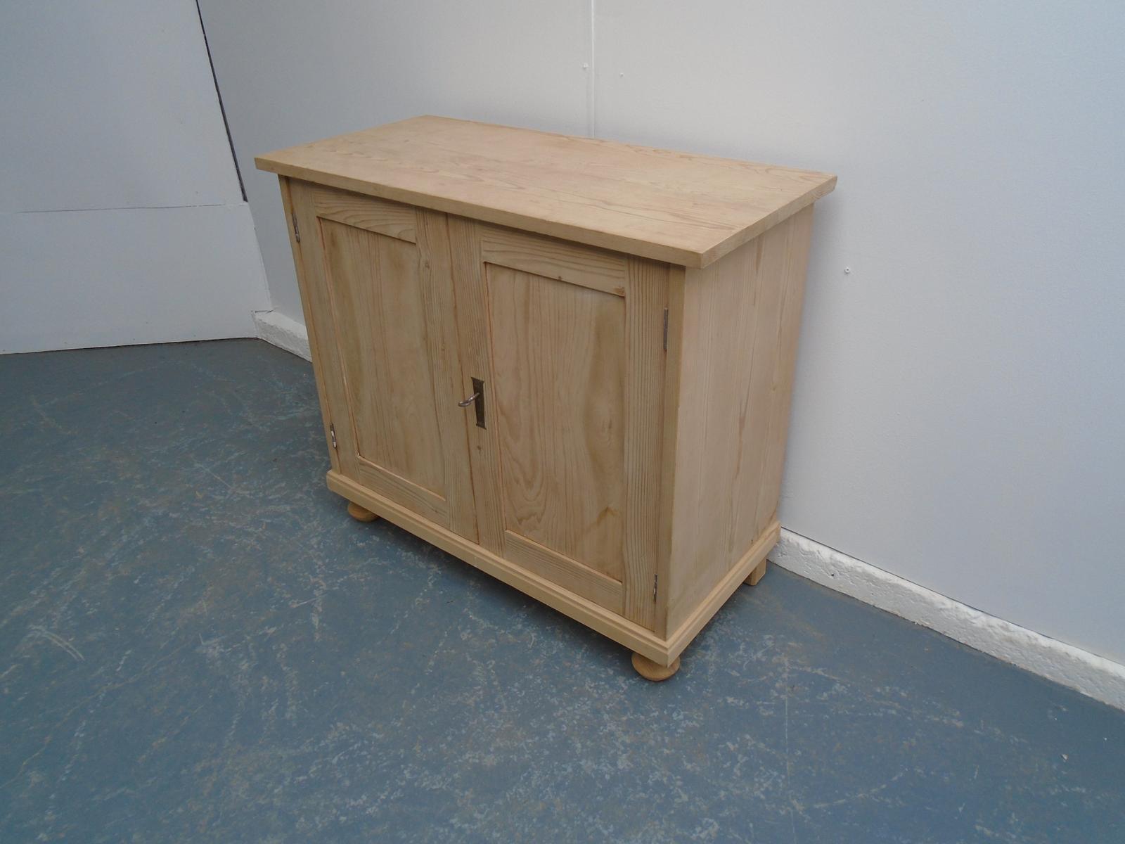 A Victorian Antique/old Pine 2 Door Storage Cupboard to Wax/paint (1 of 8)