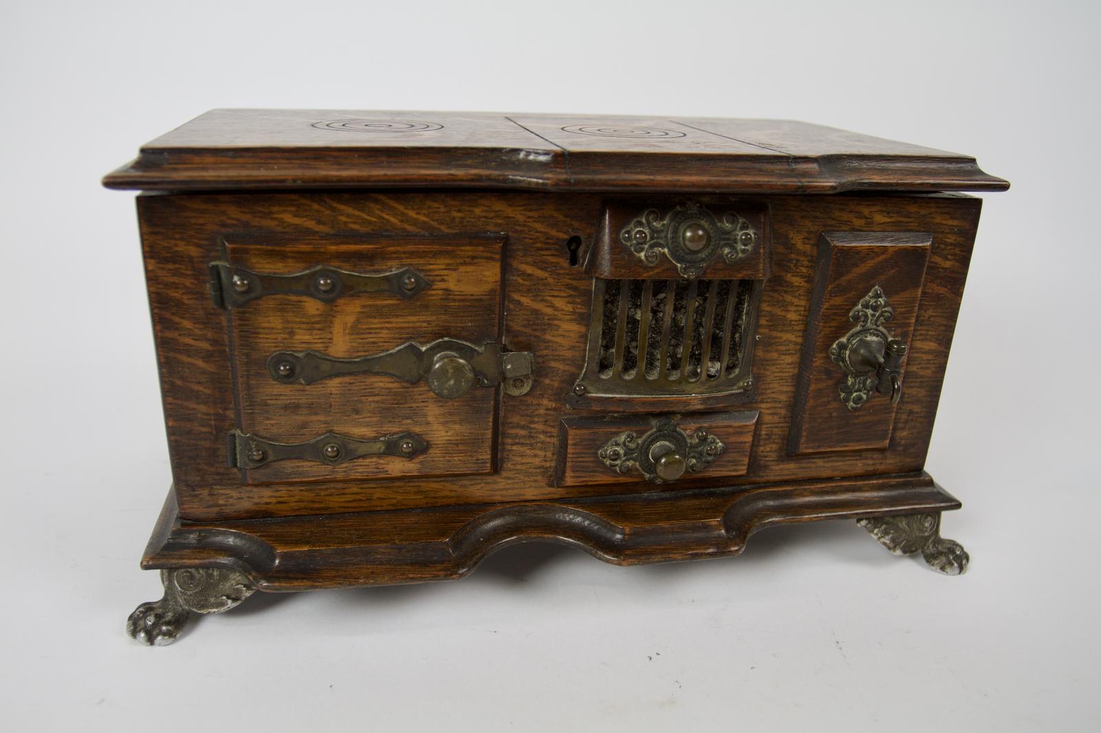 Fine Victorian Oak & Carved Oven Range Cigar Box (1 of 9)