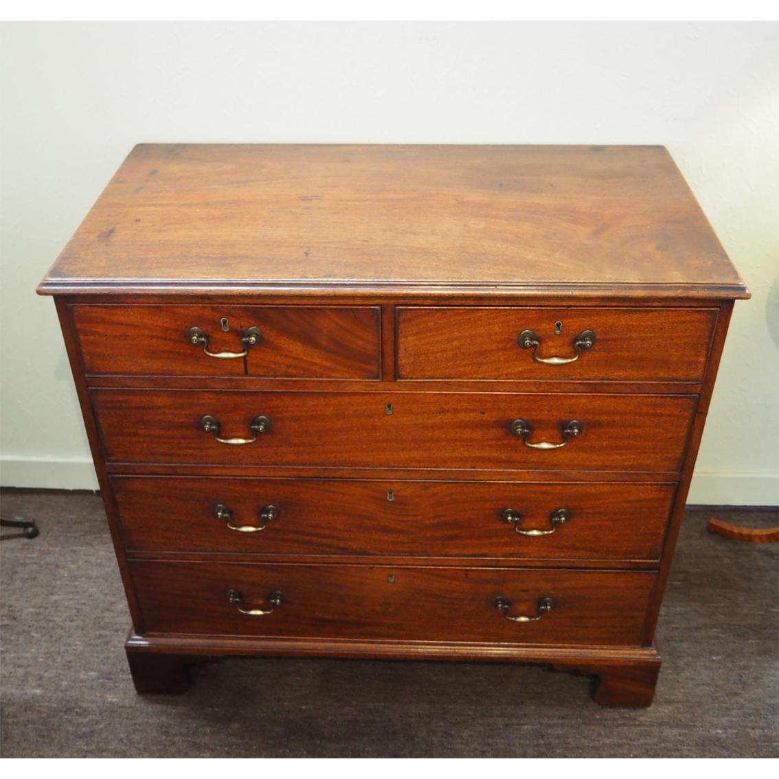 George III Mahogany Chest of Drawers (1 of 6) George III Mahogany Chest of Drawers (1 of 6)