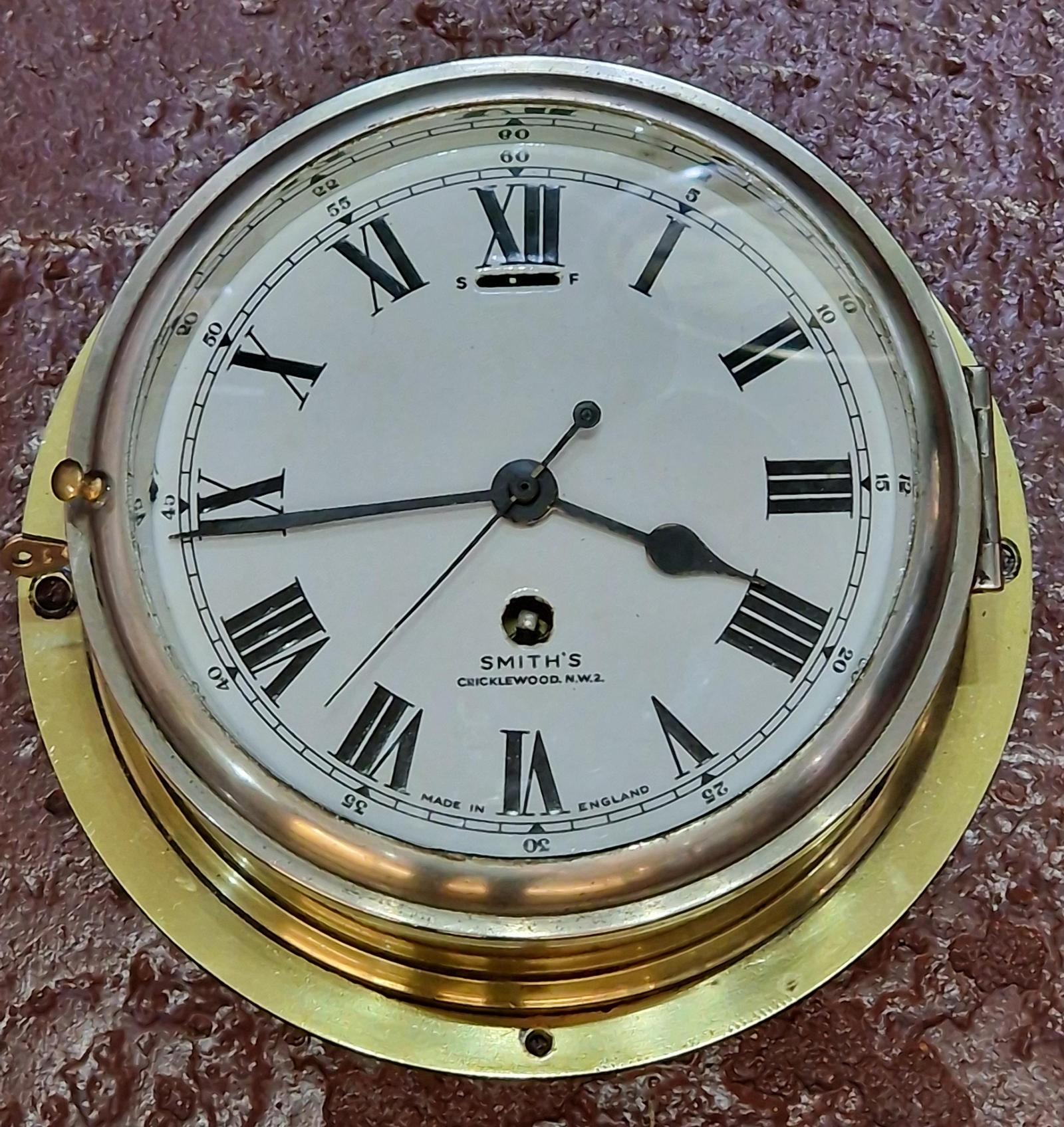 A Smiths Enamel Dial Ships Clock (1 of 6) A Smiths Enamel Dial Ships Clock (1 of 6)