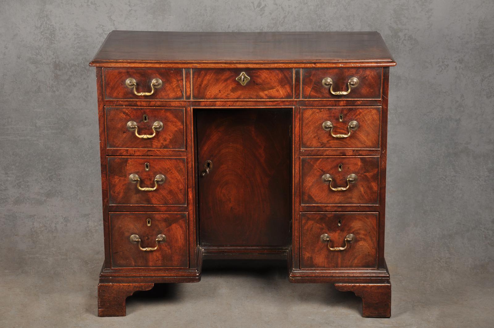 18th Century Mahogany Kneehole Desk (1 of 15)