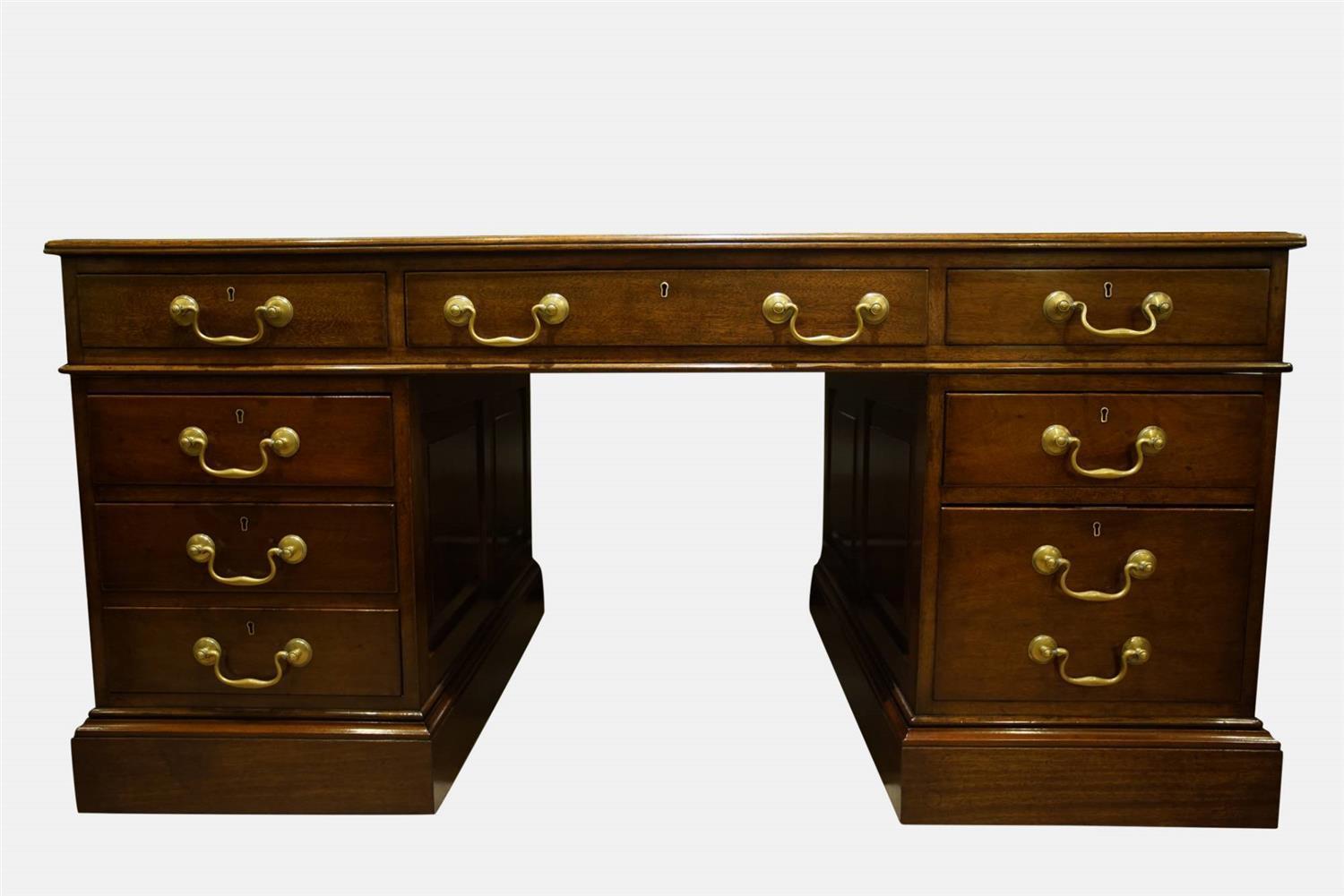 Mahogany Pedestal Desk c.1910 (1 of 1) Mahogany Pedestal Desk c.1910 (1 of 1)