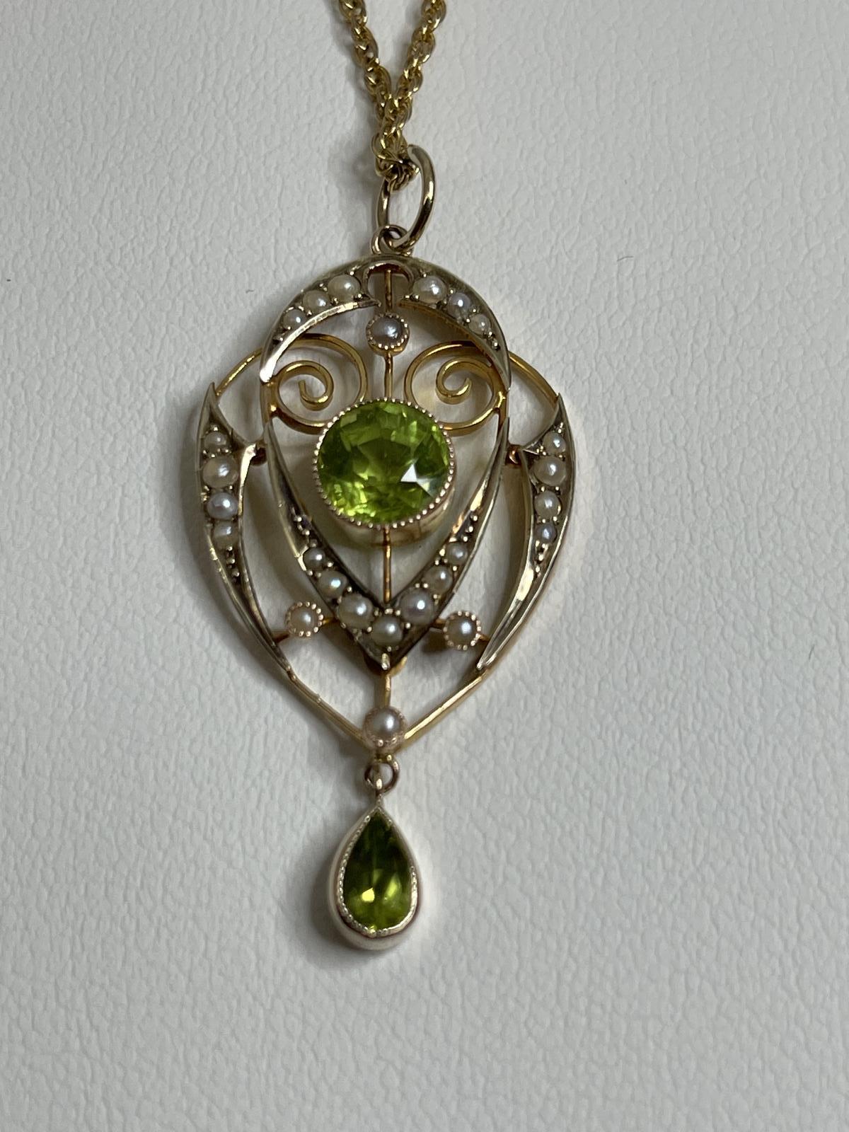 Antique Victorian 9ct Gold Peridot Pearl Lavalier Pendant (1 of 11) Antique Victorian 9ct Gold Peridot Pearl Lavalier Pendant (1 of 11)