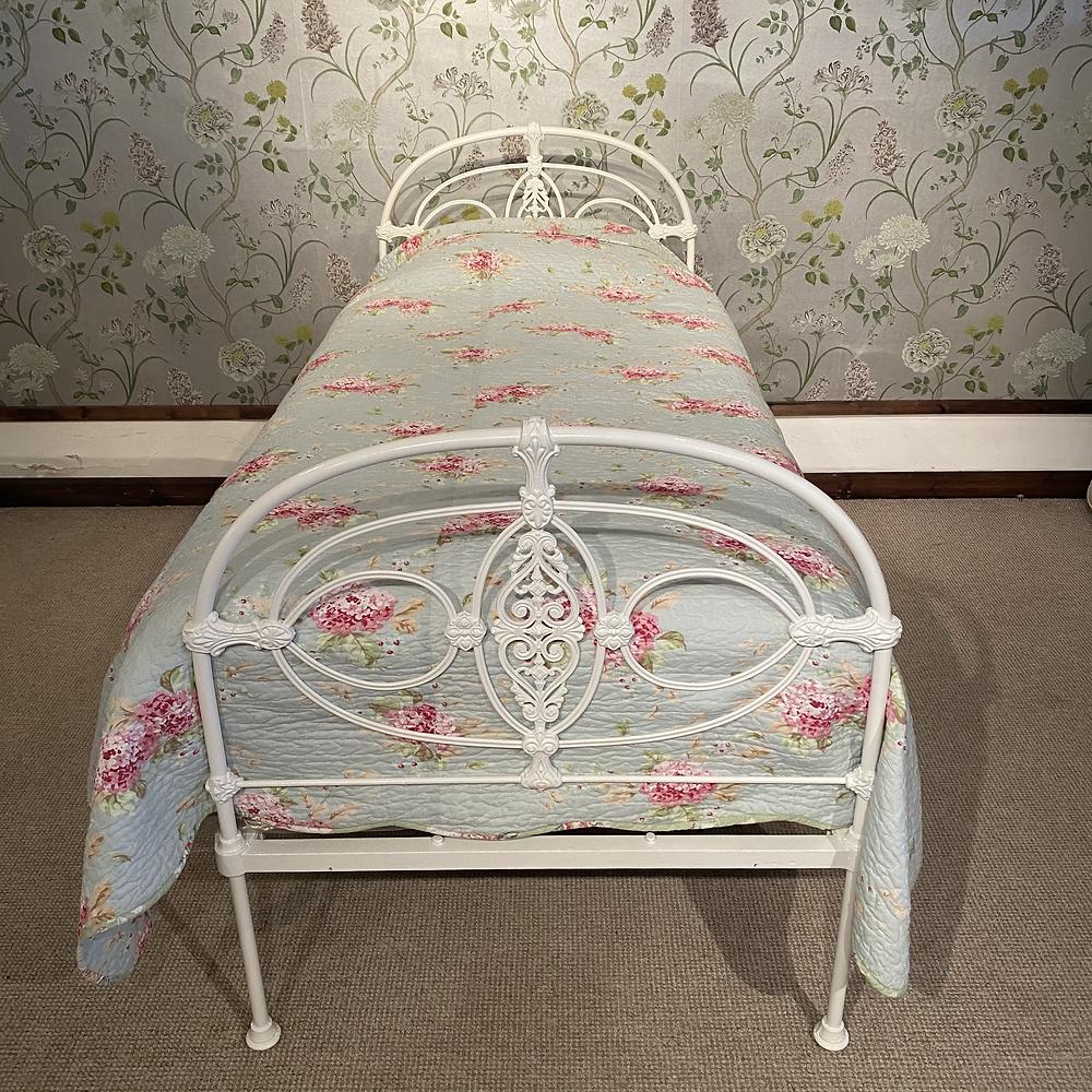 Single 3'6" - White All Iron Bed (1 of 8) Single 3'6" - White All Iron Bed (1 of 8)