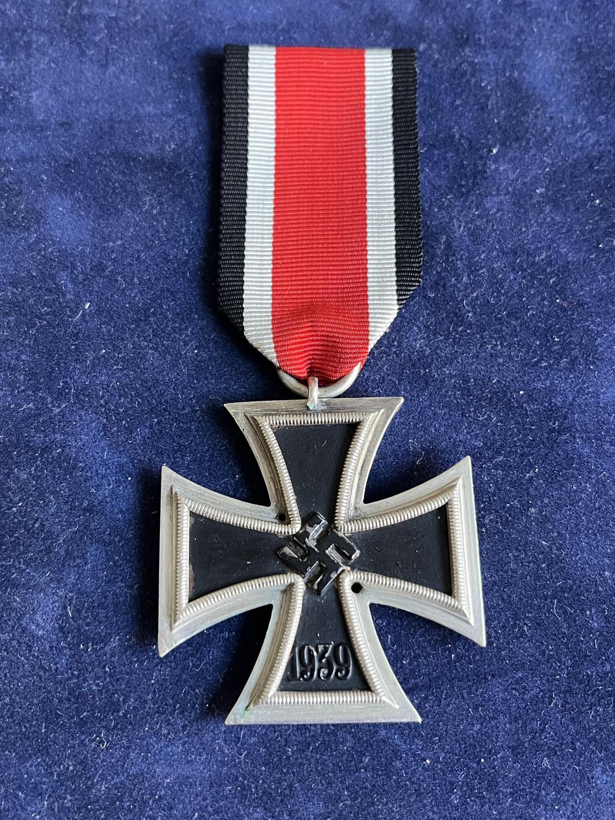 Unmarked Third Reich World War II Iron Cross Second Class (1 of 13)