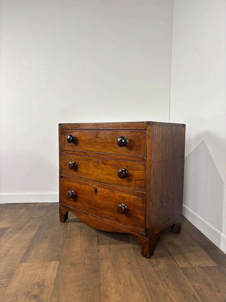 Early Victorian Mahogany Three Drawer Chest of Drawers (1 of 20)