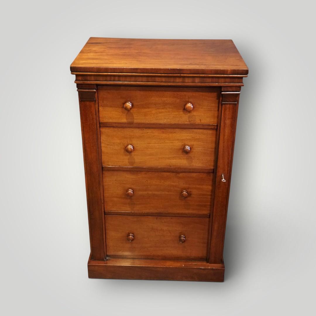 Victorian Mahogany 4 Drawer Wellington Chest (1 of 8) Victorian Mahogany 4 Drawer Wellington Chest (1 of 8)