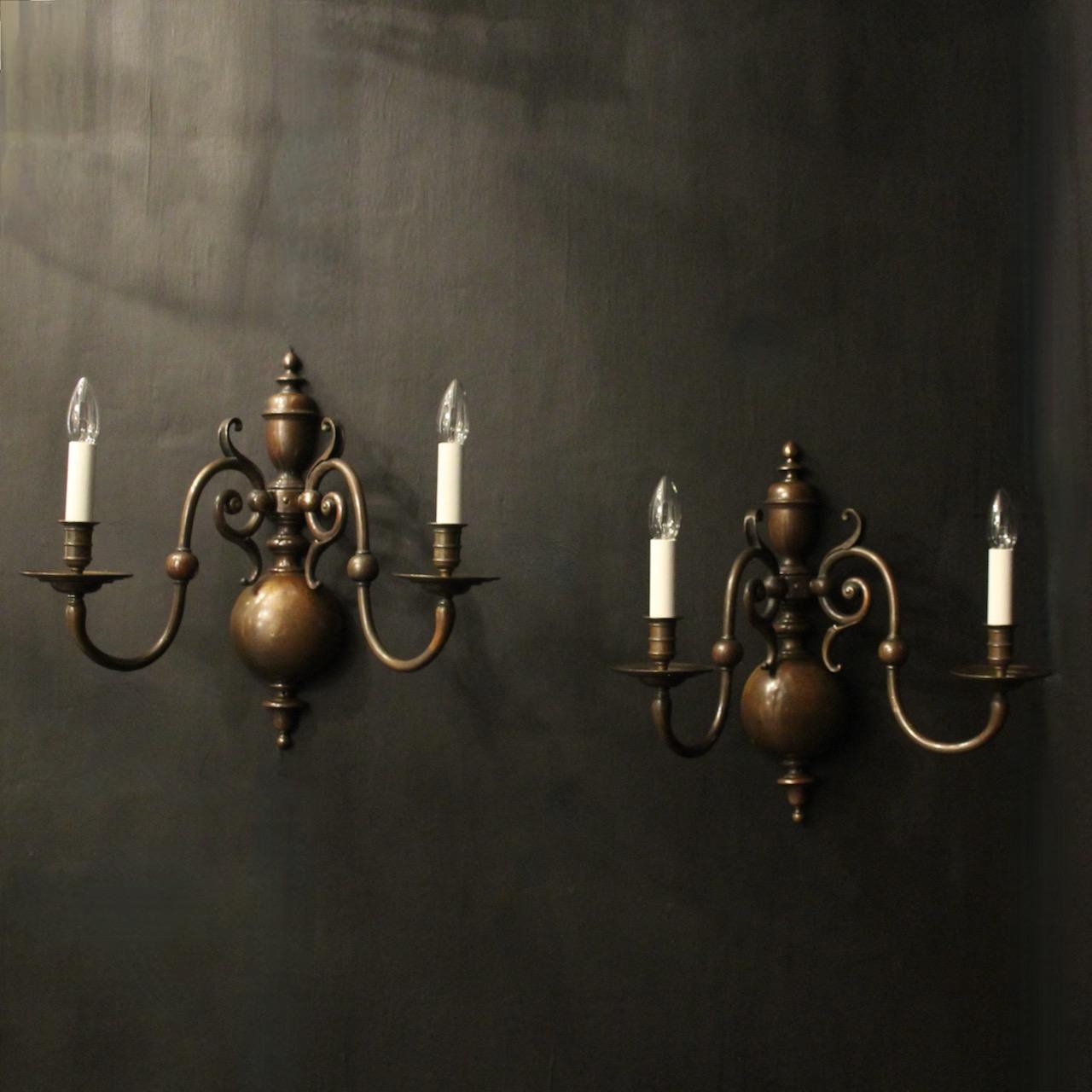 English Pair Of Bronze Antique Wall Lights (1 of 10) English Pair Of Bronze Antique Wall Lights (1 of 10)