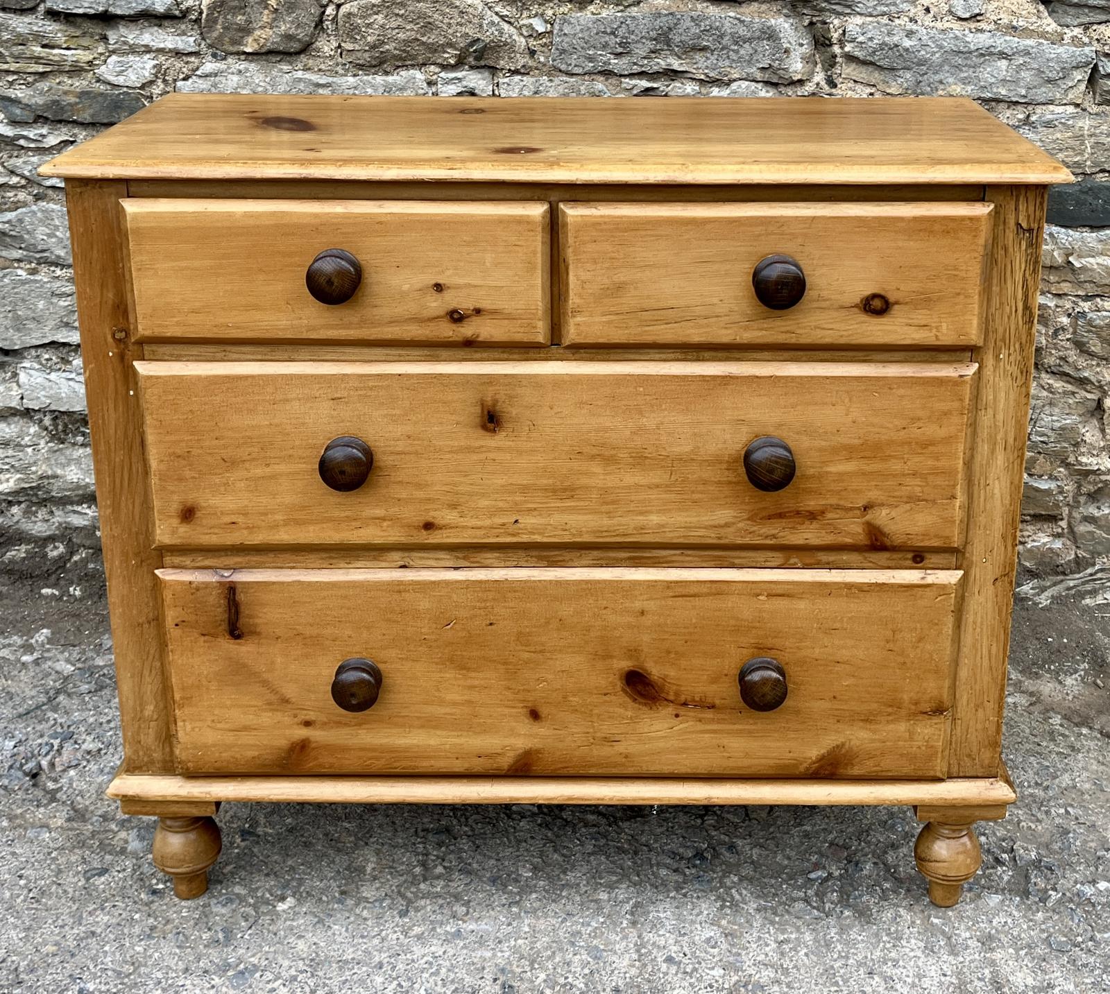 Small Antique Pine Chest of Drawers (1 of 11) Small Antique Pine Chest of Drawers (1 of 11)