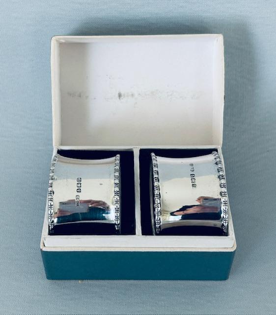 Boxed Pair of George V Silver Napkin Rings (1 of 5) Boxed Pair of George V Silver Napkin Rings (1 of 5)