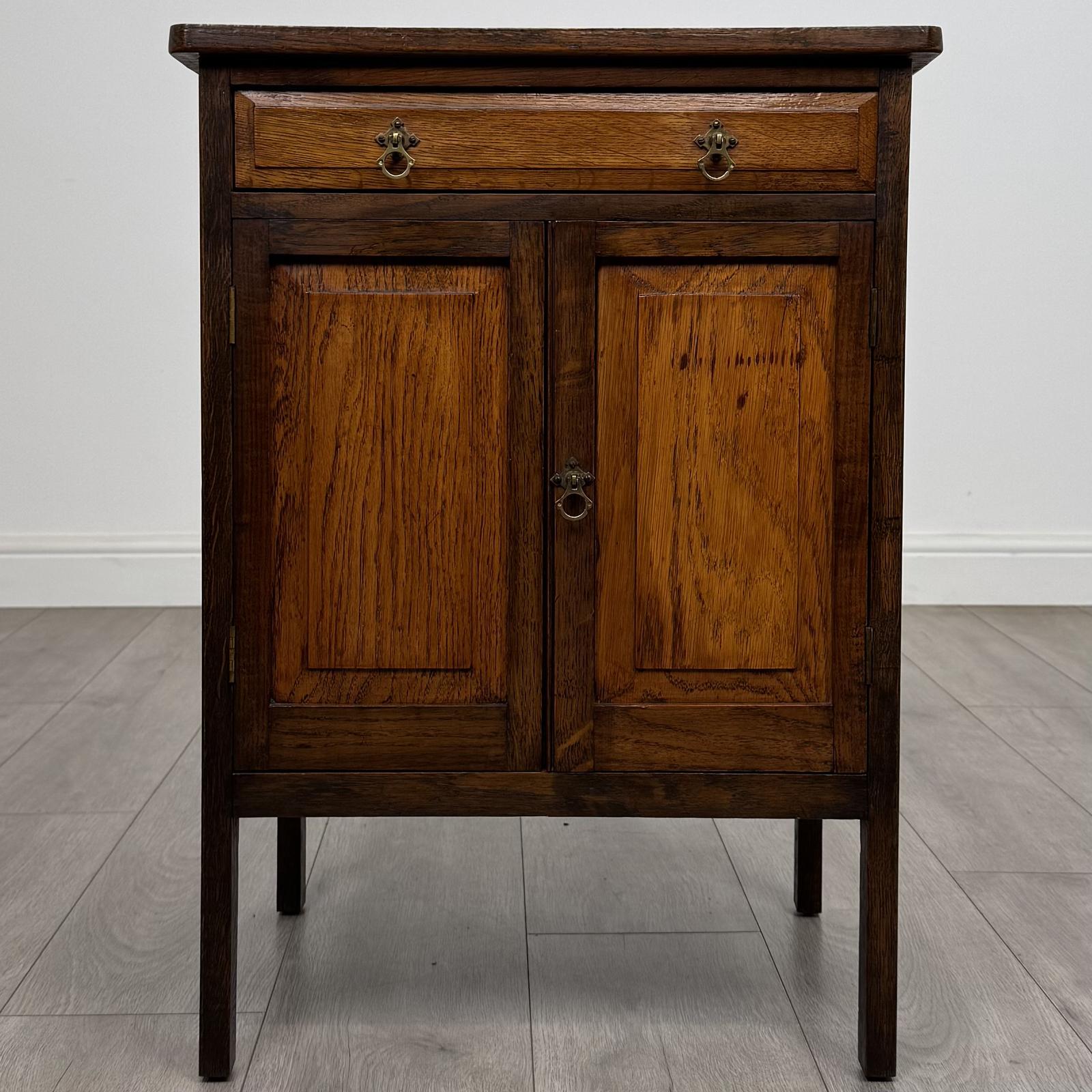 Antique 20th Century Good Quality Small Oak Cupboard (1 of 12)