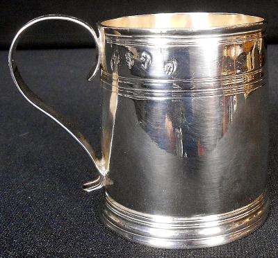A Solid Silver Queen Anne Child’s Mug, George Cox, London 1705 (1 of 9)