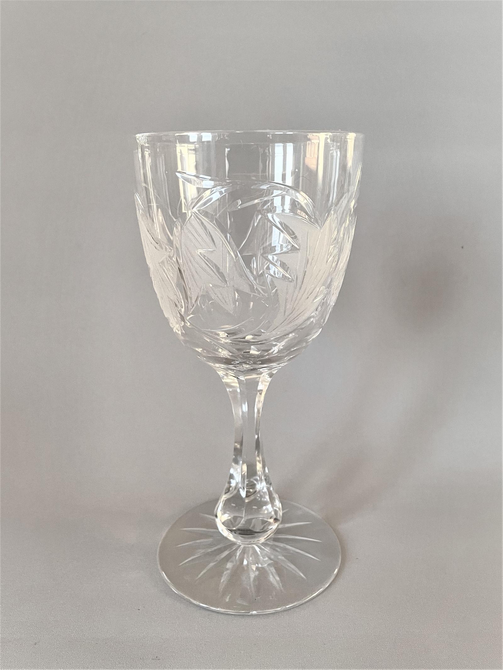 Superb Victorian Holly Etched Cut Glass Goblet (1 of 5) Superb Victorian Holly Etched Cut Glass Goblet (1 of 5)