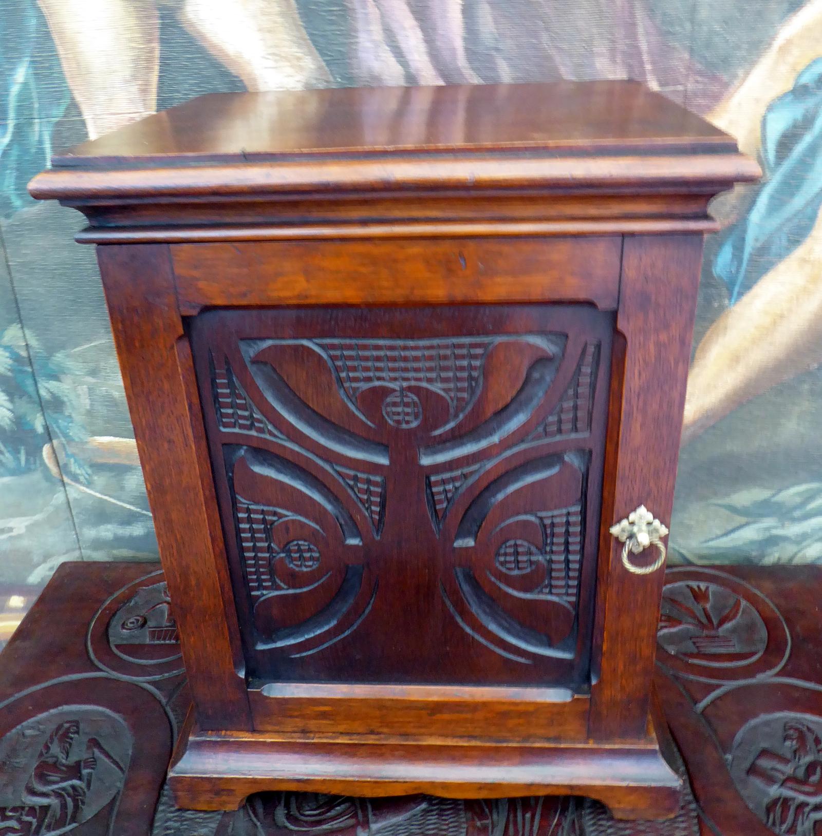 Collectors Cabinet Arts and Crafts Country Oak 1900 (1 of 19)