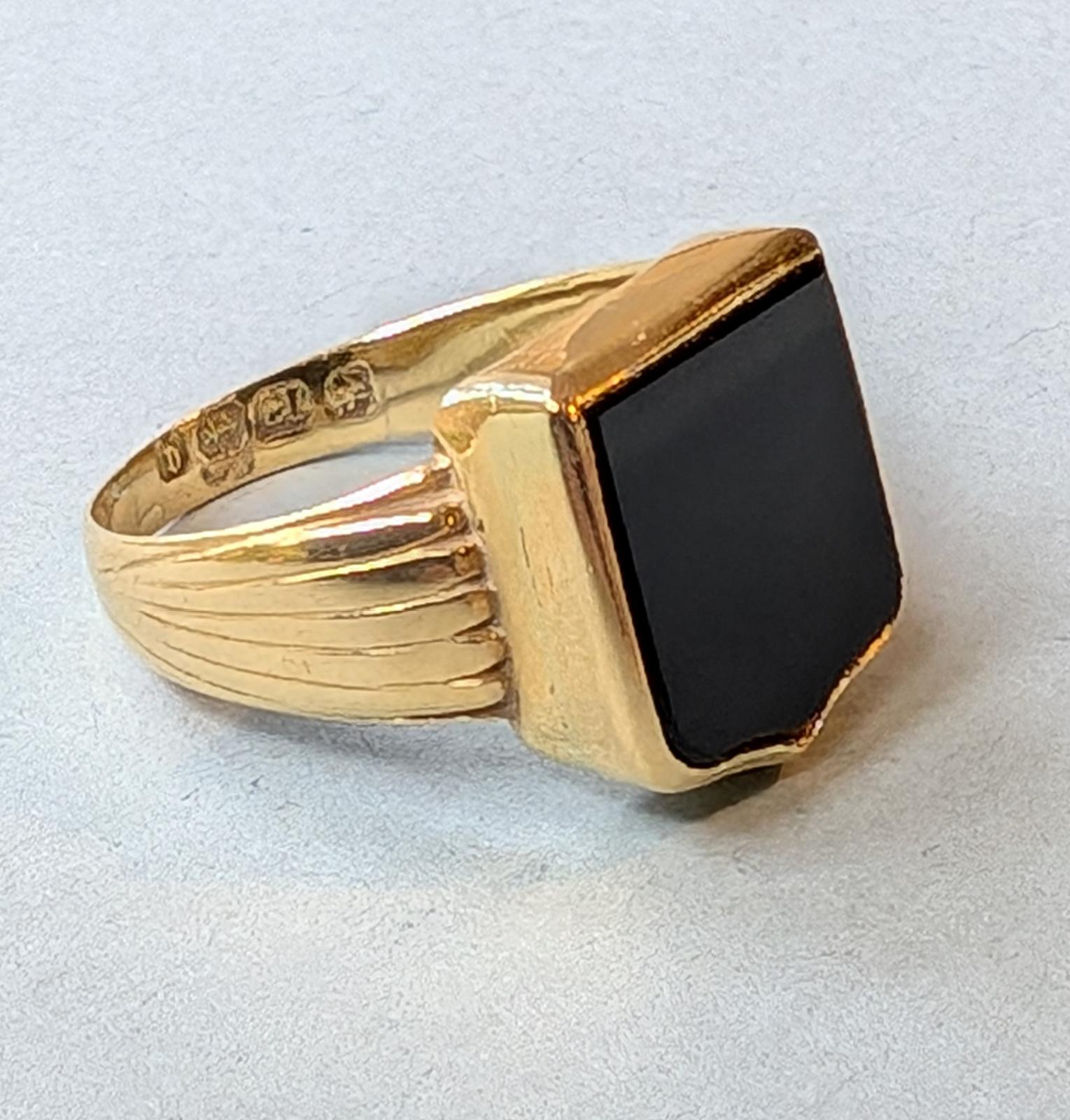 Large Victorian 18ct Gold Onyx Shield Signet Ring (1 of 11) Large Victorian 18ct Gold Onyx Shield Signet Ring (1 of 11)