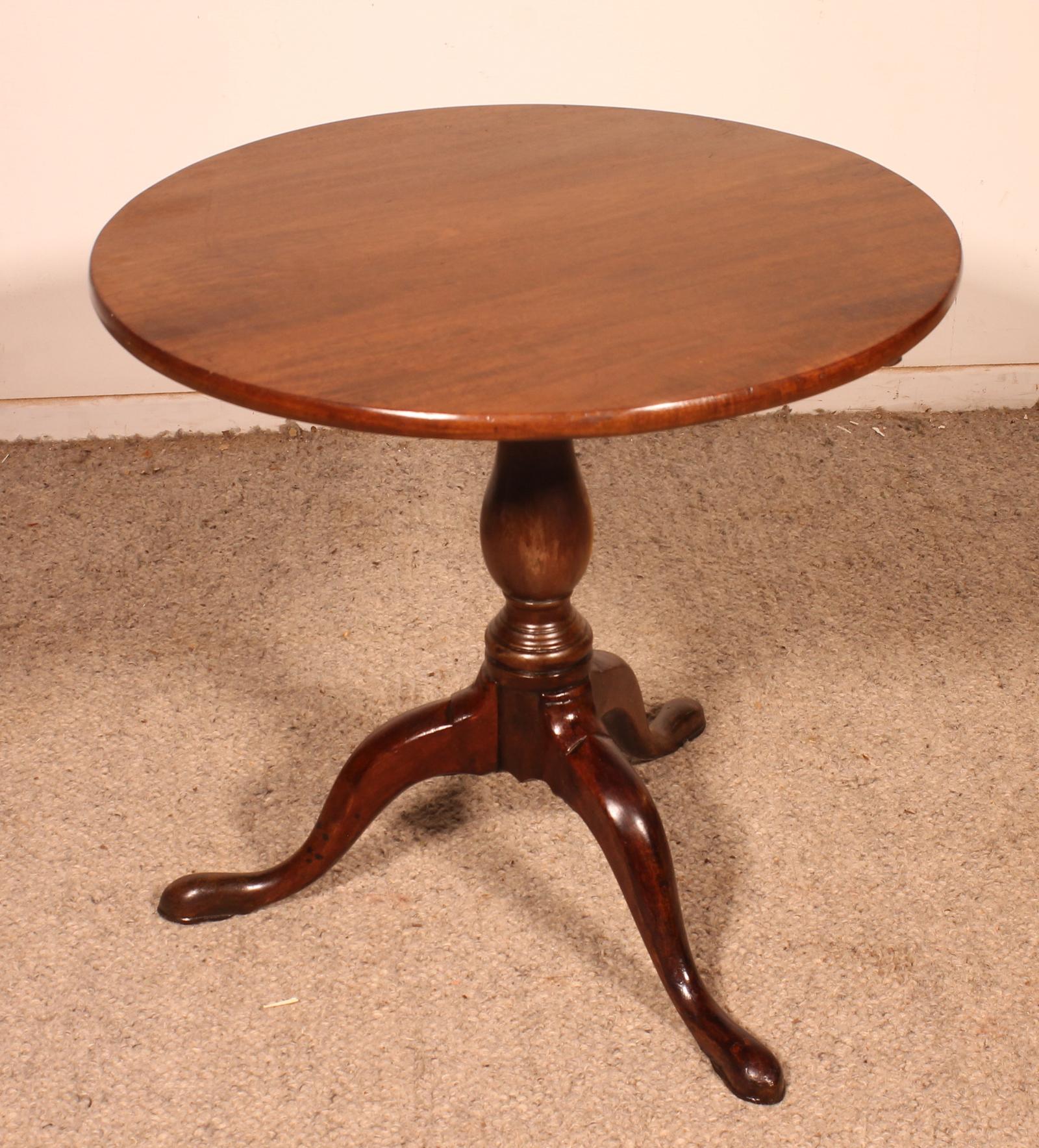 Small Mahogany Tripod Table - Early 19th Century (1 of 8) Small Mahogany Tripod Table - Early 19th Century (1 of 8)