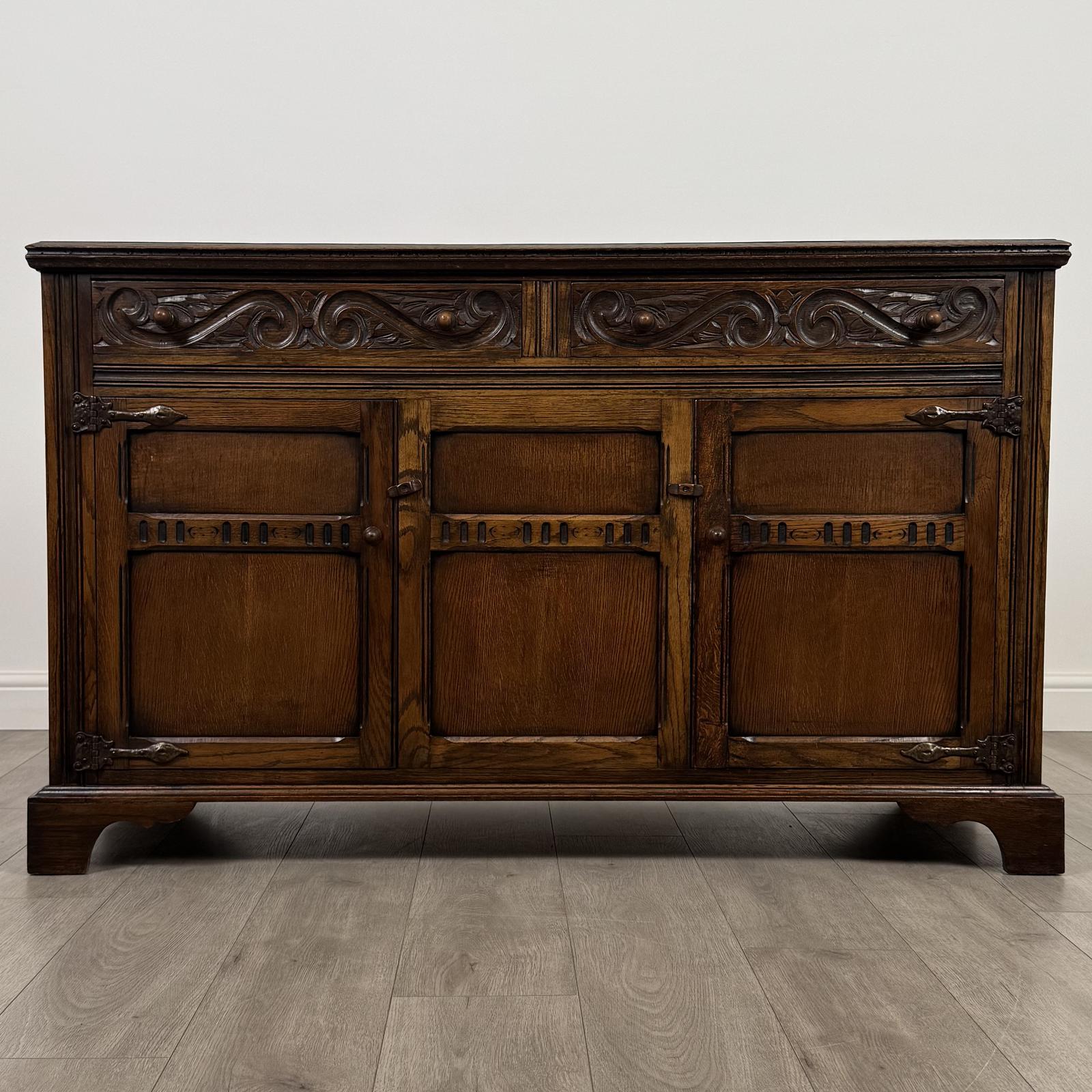 Antique 20th Century Good Quality Sideboard in Oak (1 of 10)