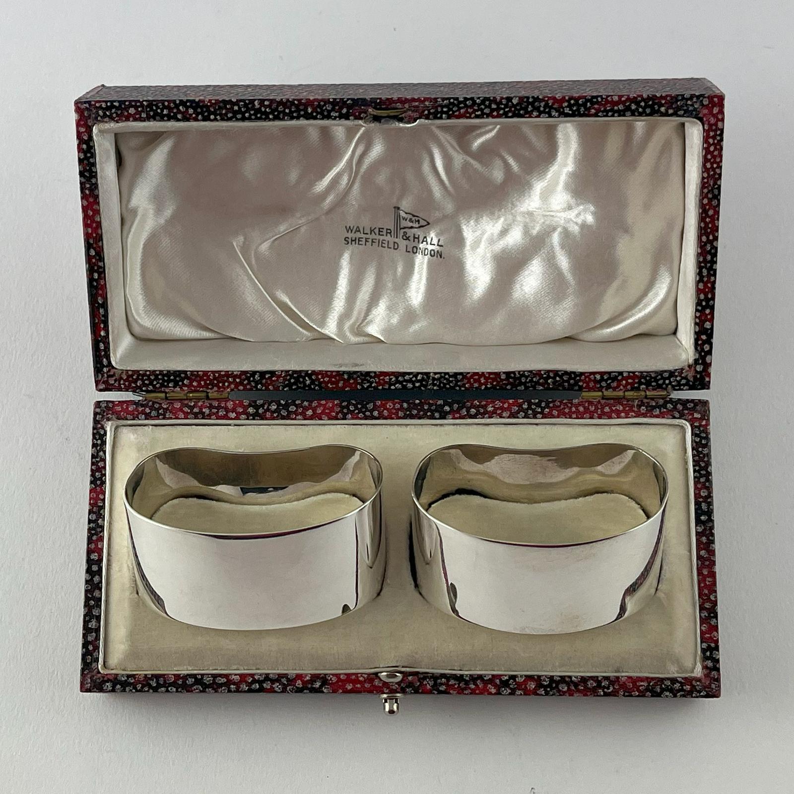 Smart Plain Pair of Boxed Sterling Silver Napkin Rings (1 of 6) Smart Plain Pair of Boxed Sterling Silver Napkin Rings (1 of 6)