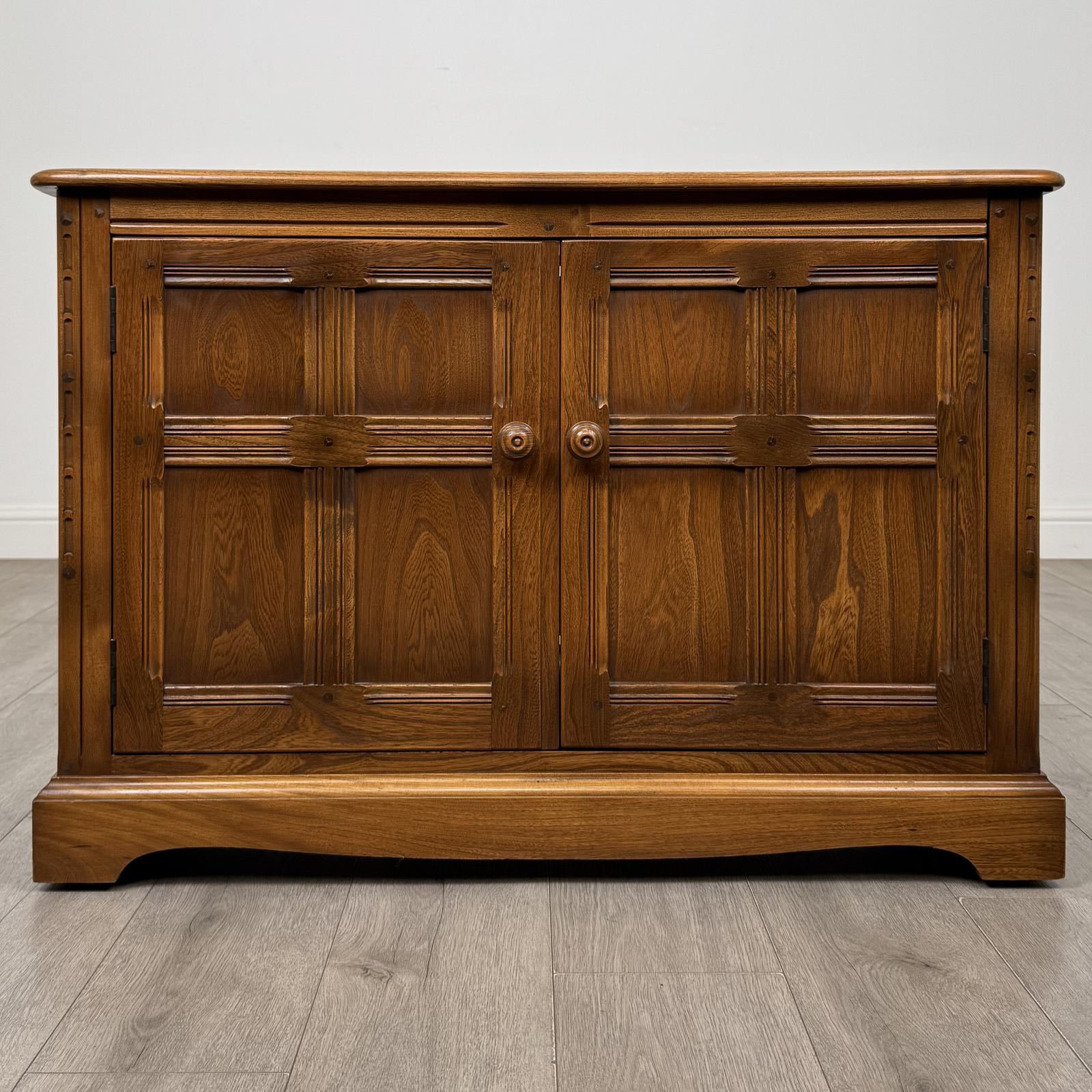 Vintage 20th Century Good Quality Cupboard In Golden Oak (1 of 11) Vintage 20th Century Good Quality Cupboard In Golden Oak (1 of 11)