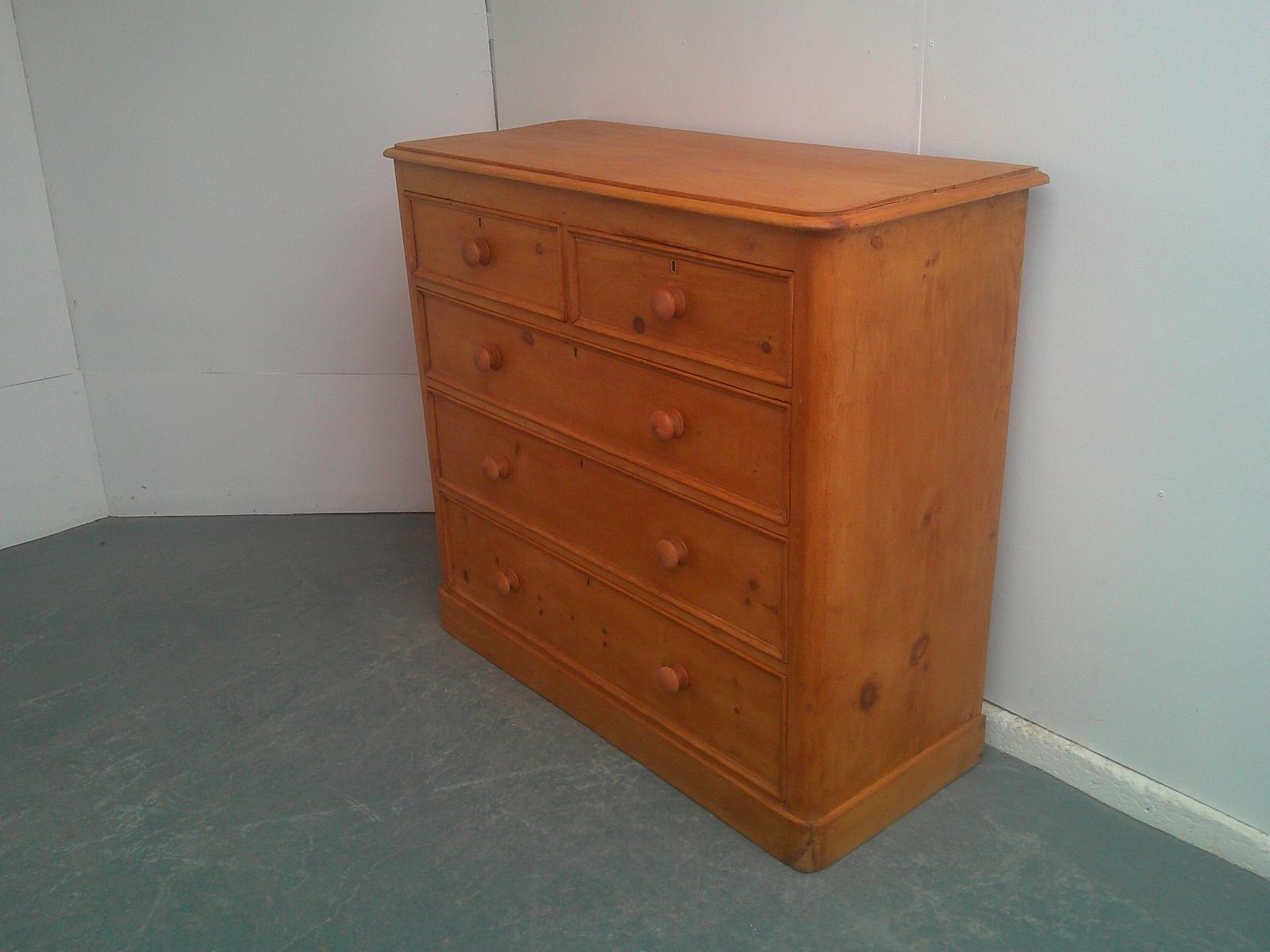 A Rounded Large Antique /old Pine Waxed 5 Drawer Victorian Chest of Drawers (1 of 11)