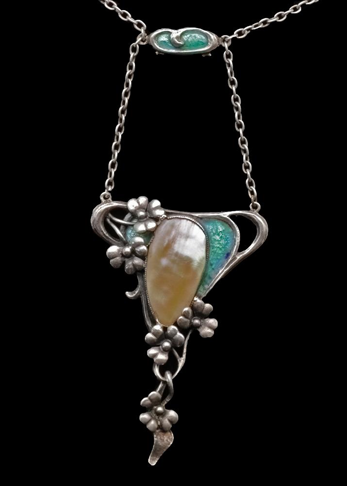 Arts & Crafts Silver Floral Necklace (1 of 2)