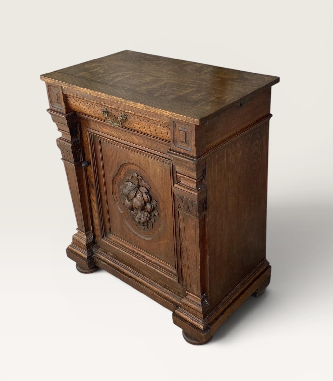 Late 19th Century French Carved Oak Side Cabinet (1 of 18) Late 19th Century French Carved Oak Side Cabinet (1 of 18)