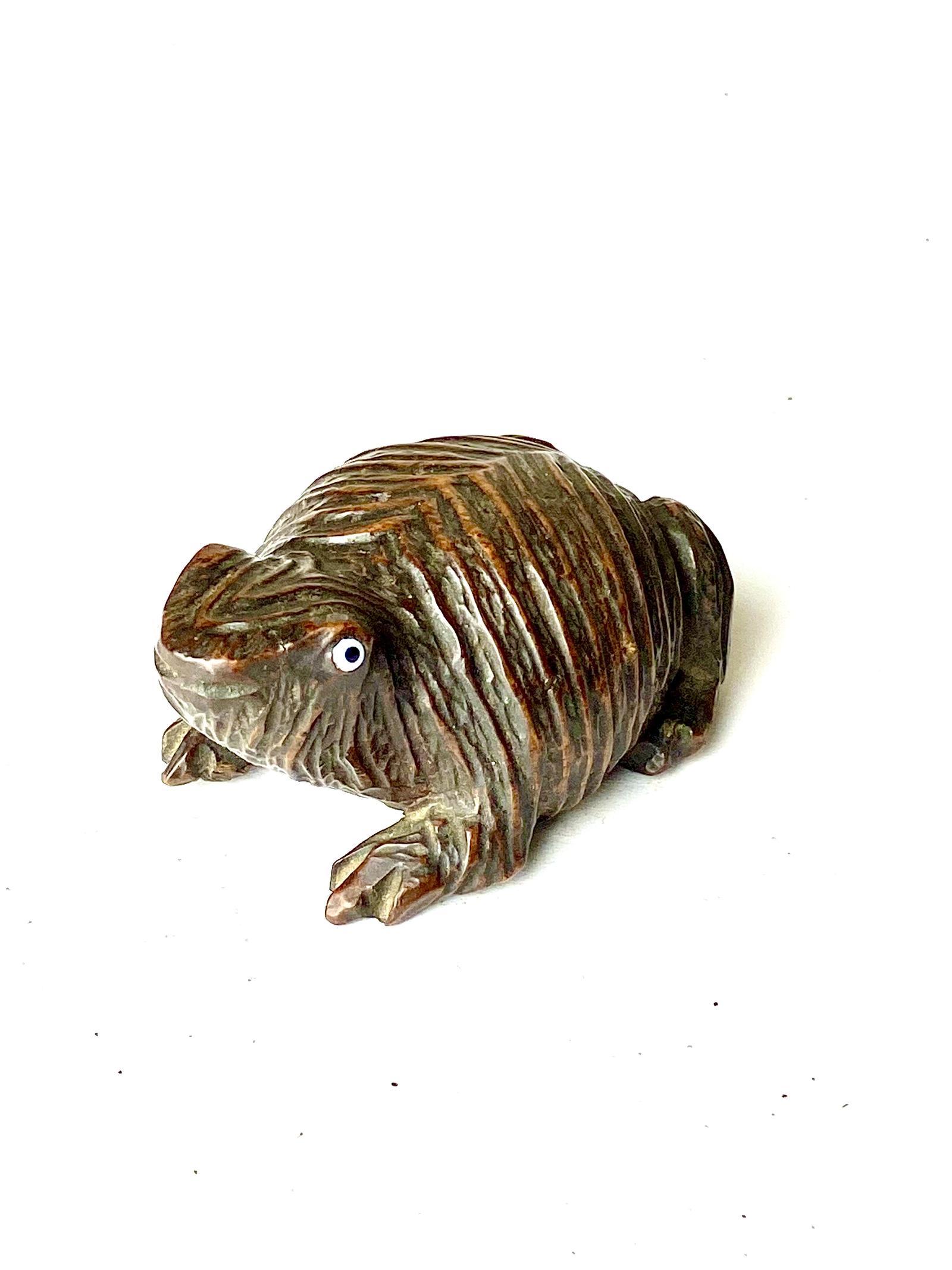 Toad Snuff Box in Fruitwood (1 of 9)