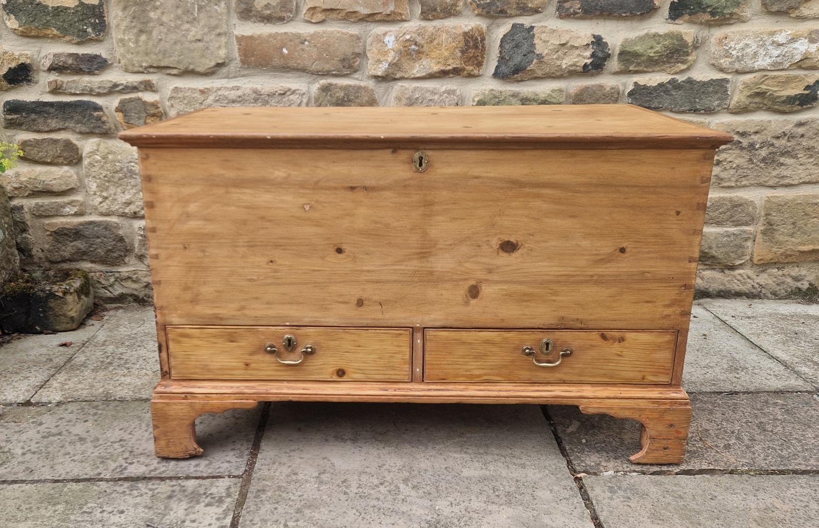 Georgian Pine Blanket Mule Chest (1 of 7) Georgian Pine Blanket Mule Chest (1 of 7)