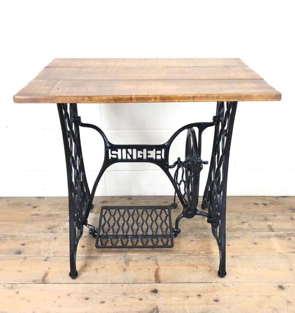 Singer Sewing Machine Treadle Table (1 of 10) Singer Sewing Machine Treadle Table (1 of 10)