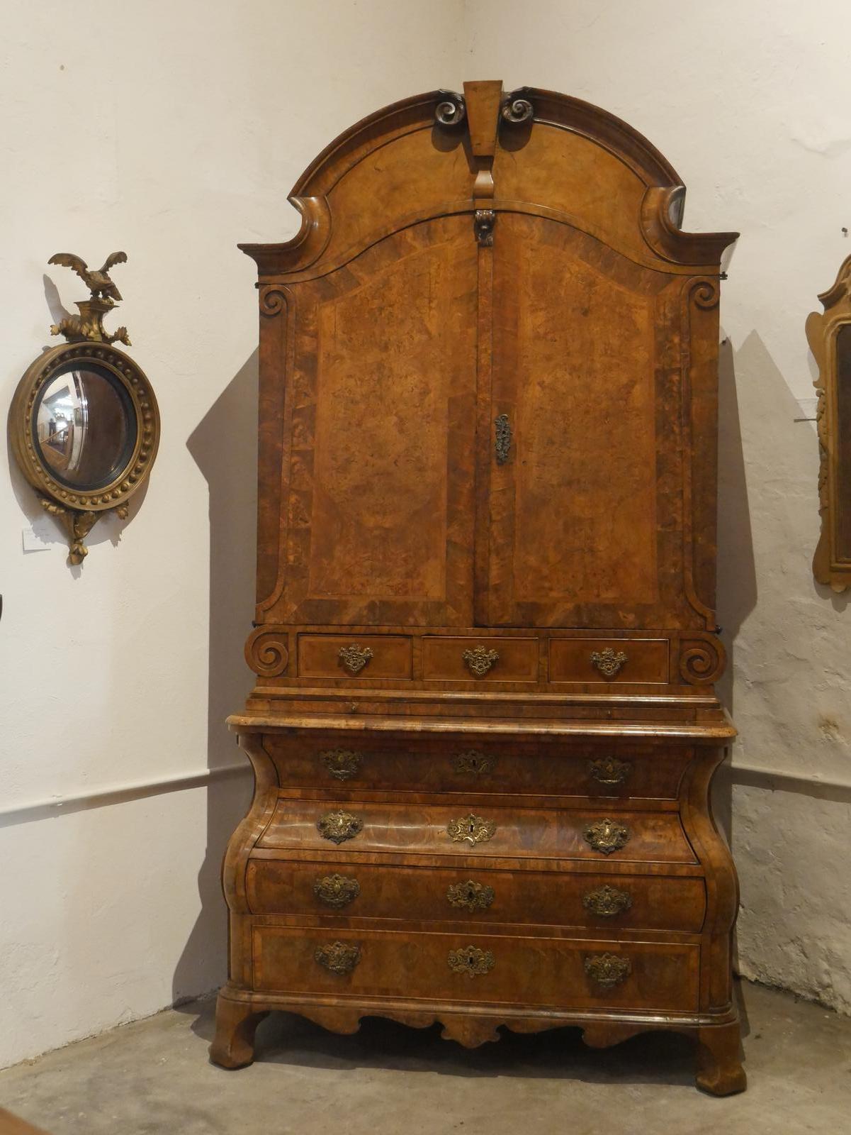 Fine 18th Century Walnut Cabinet on Chest (1 of 20)