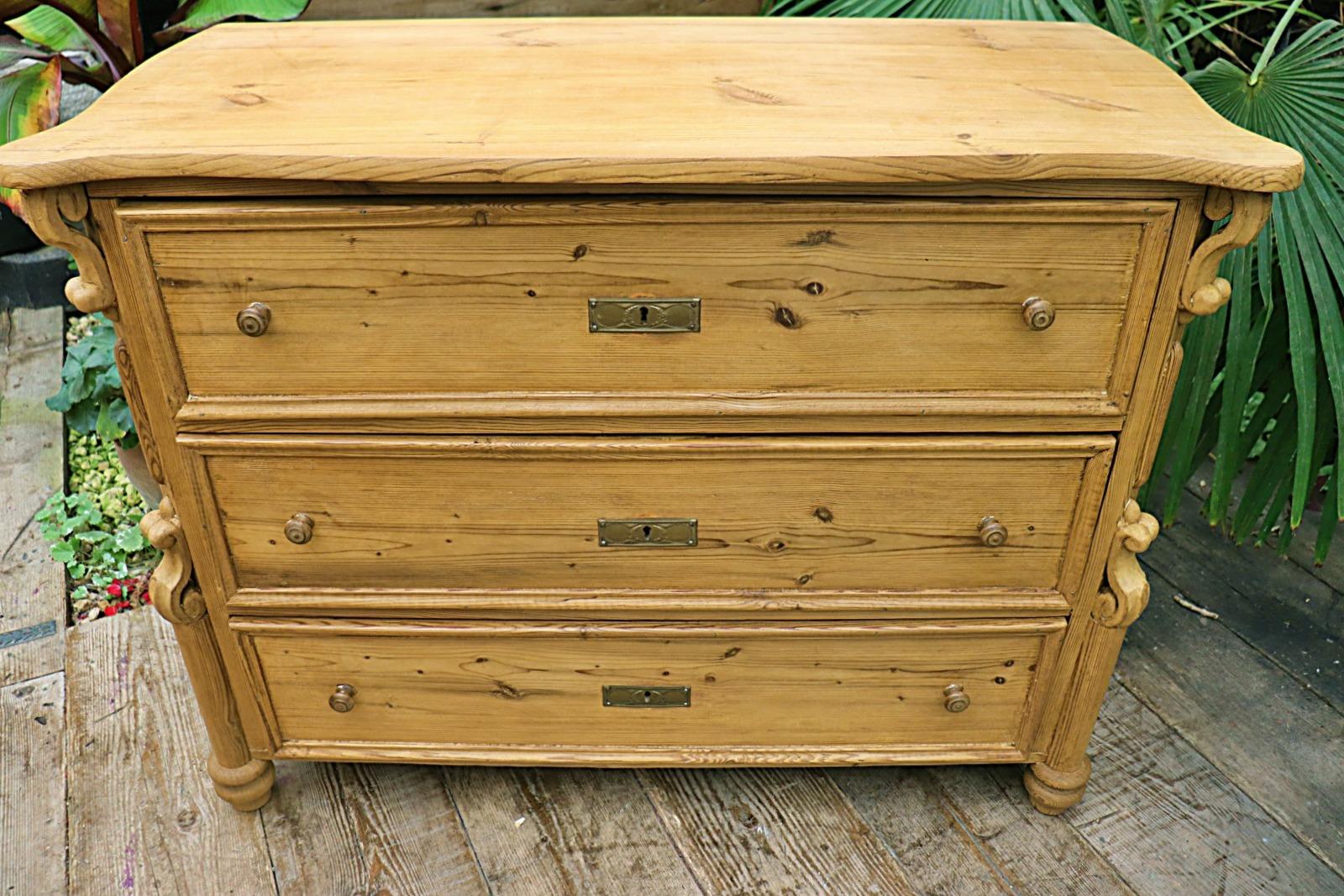 Quality Old Pine Chest of Three Drawers 3579 / LA425295
