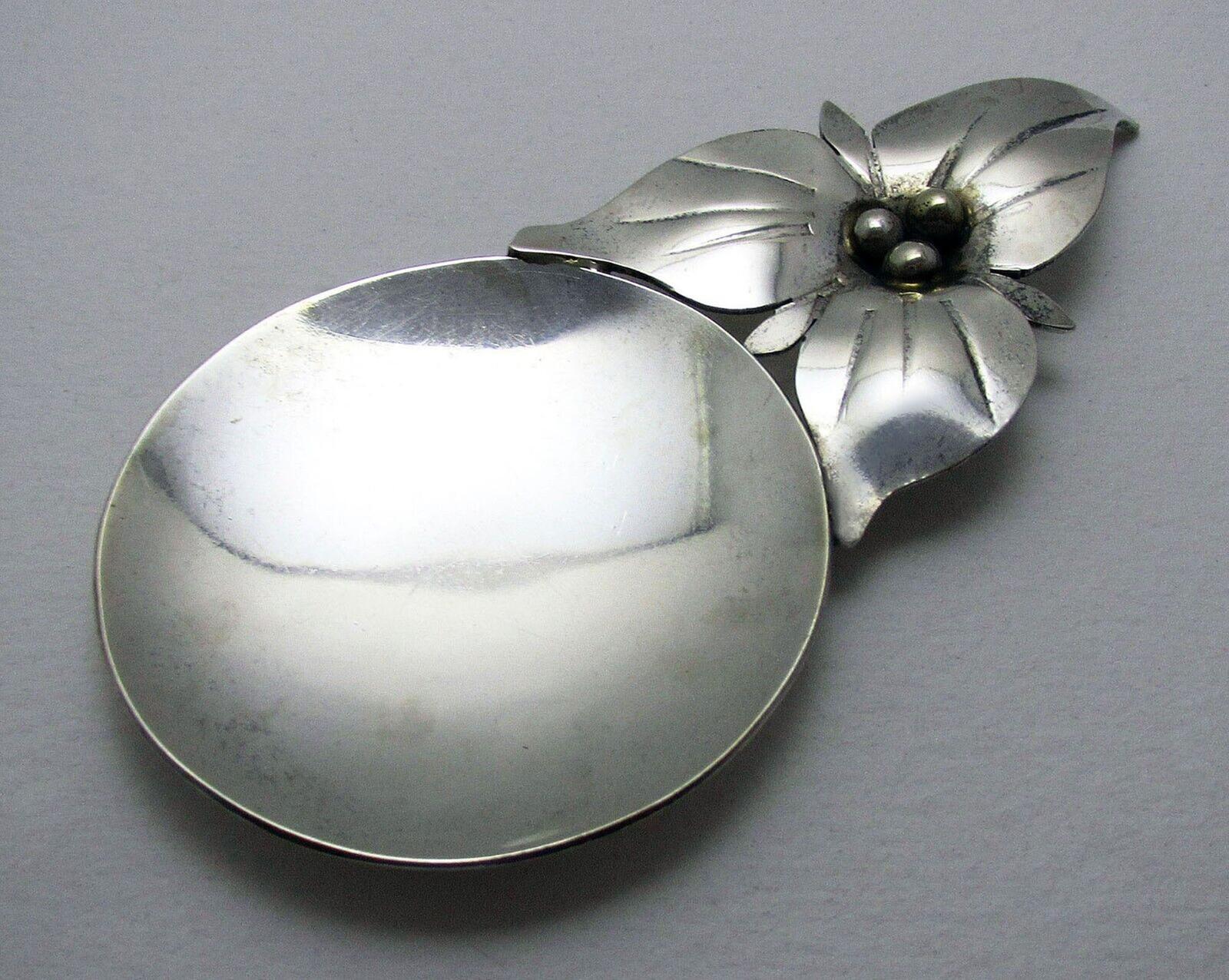 Canadian Solid Sterling Silver Arts & Crafts Trillium Tea Caddy Spoon, Douglas Boyd 1964 (1 of 6) Canadian Solid Sterling Silver Arts & Crafts Trillium Tea Caddy Spoon, Douglas Boyd 1964 (1 of 6)