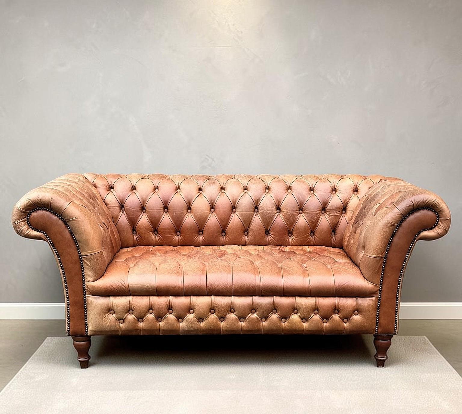English Fully Buttoned Leather Chesterfield Sofa (1 of 16) English Fully Buttoned Leather Chesterfield Sofa (1 of 16)