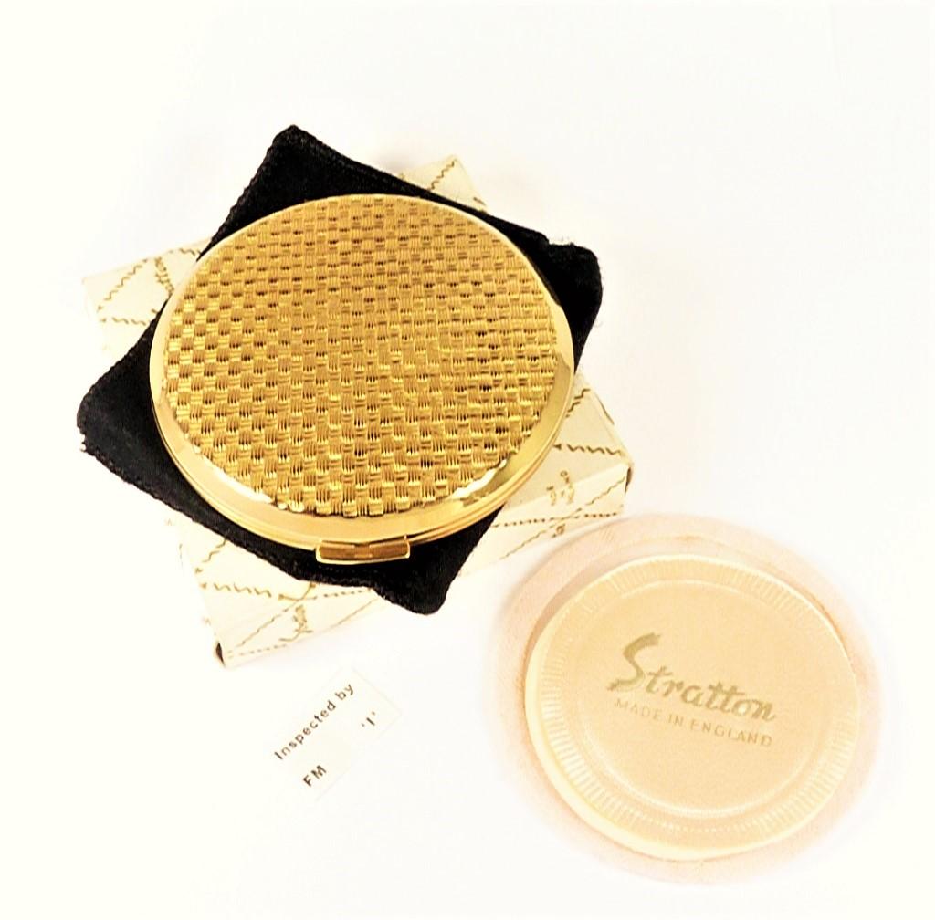Early 1970s Gold Plated Basket Weave Design Stratton Mirror Compact Mpact (1 of 7)