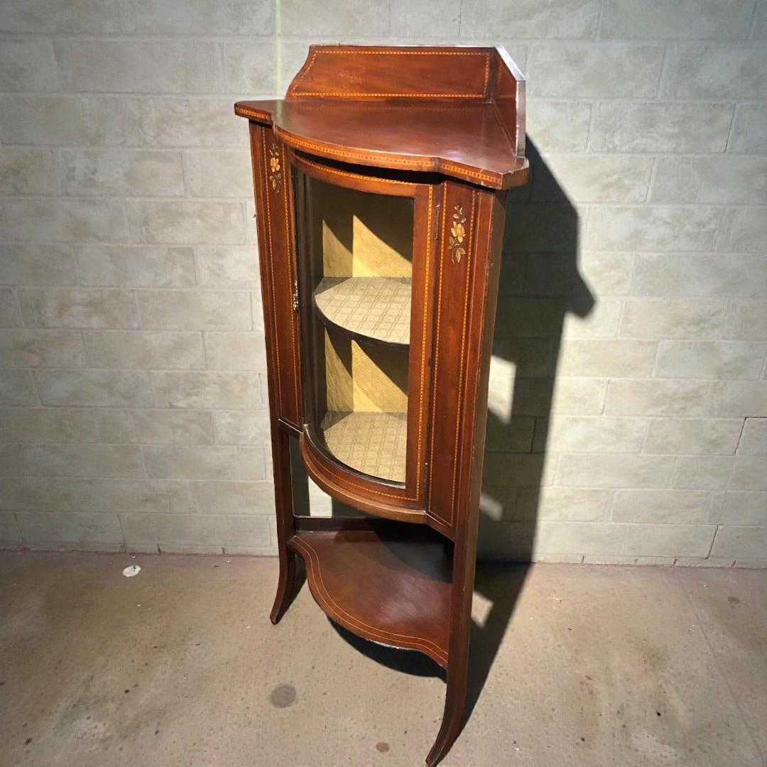 Antique Mahogany Display Corner Cabinet with Bow Front (1 of 19) Antique Mahogany Display Corner Cabinet with Bow Front (1 of 19)
