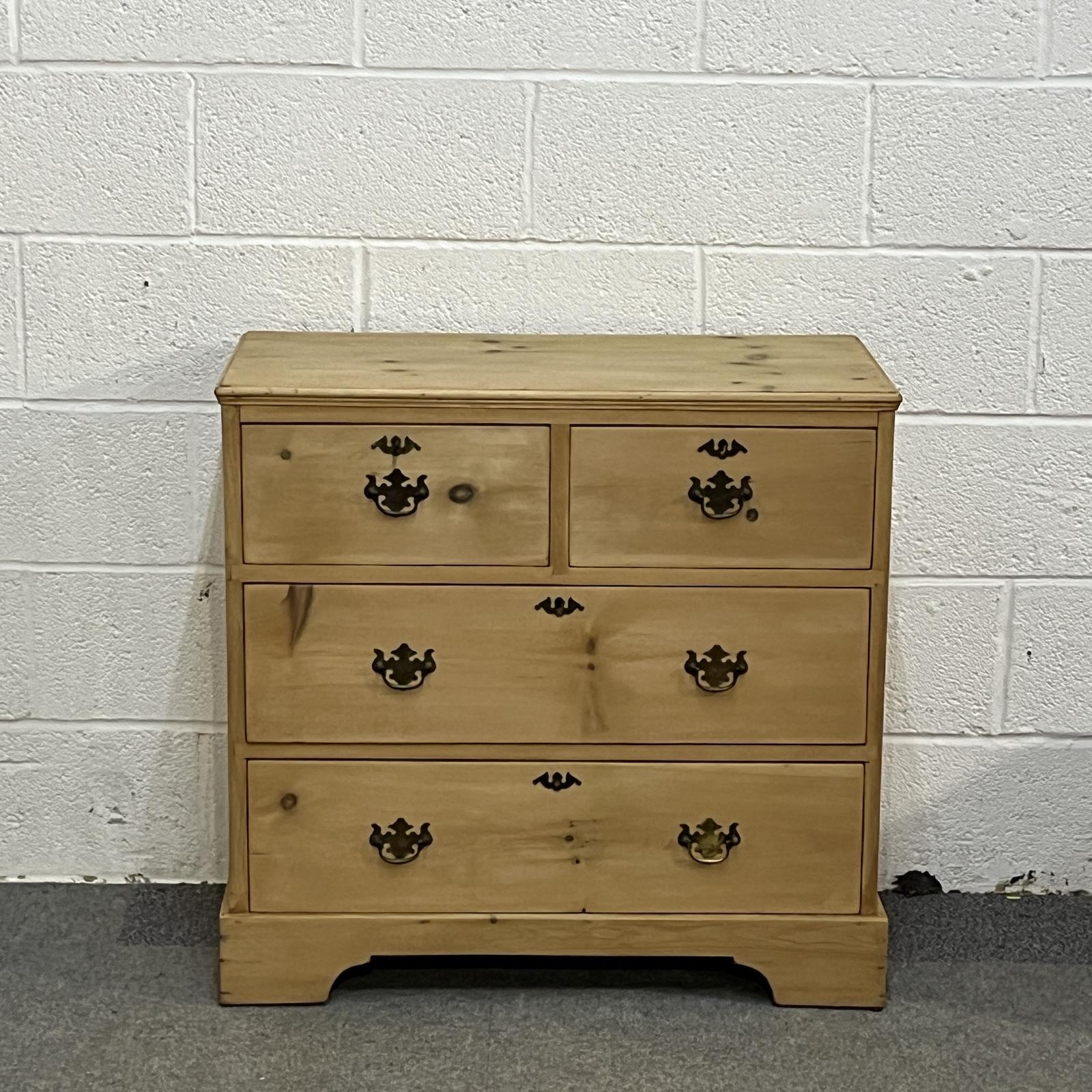 Small Late Victorian Pine Chest of Drawers (1 of 6) Small Late Victorian Pine Chest of Drawers (1 of 6)